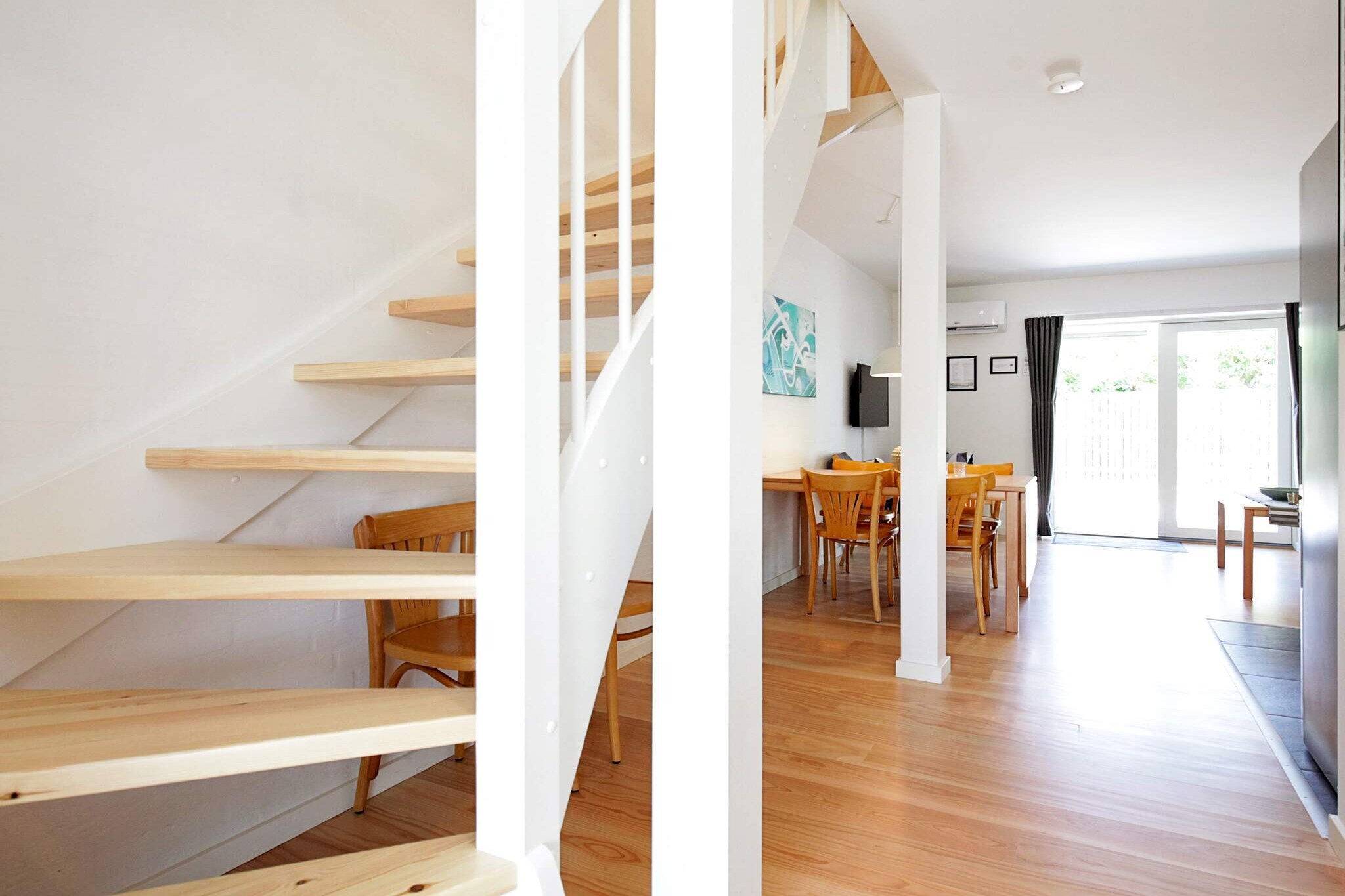 3 rooms app.,2stories,bay view,PLUS-Indoor