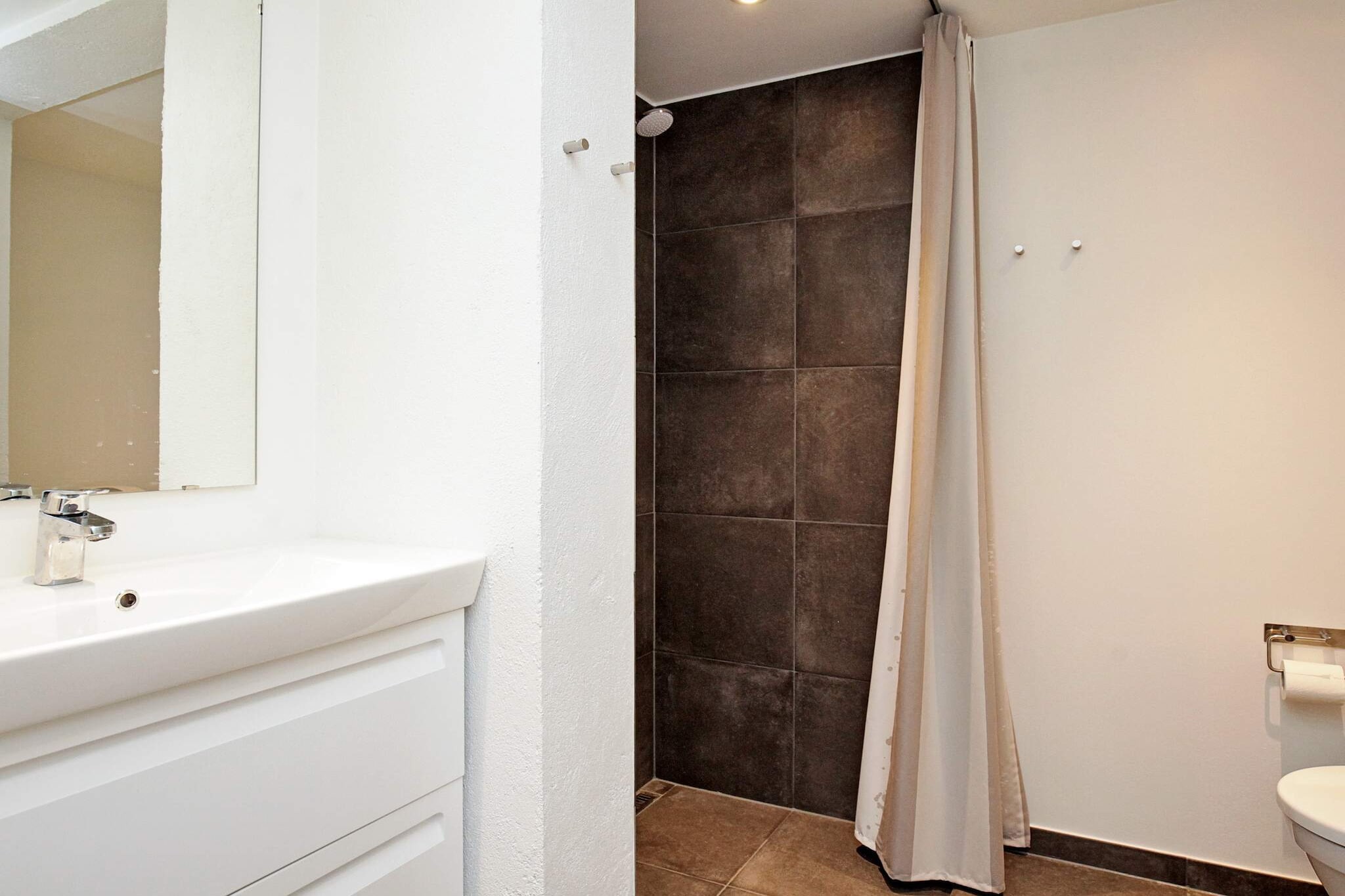 3 rooms app.,2stories,bay view,PLUS-Indoor