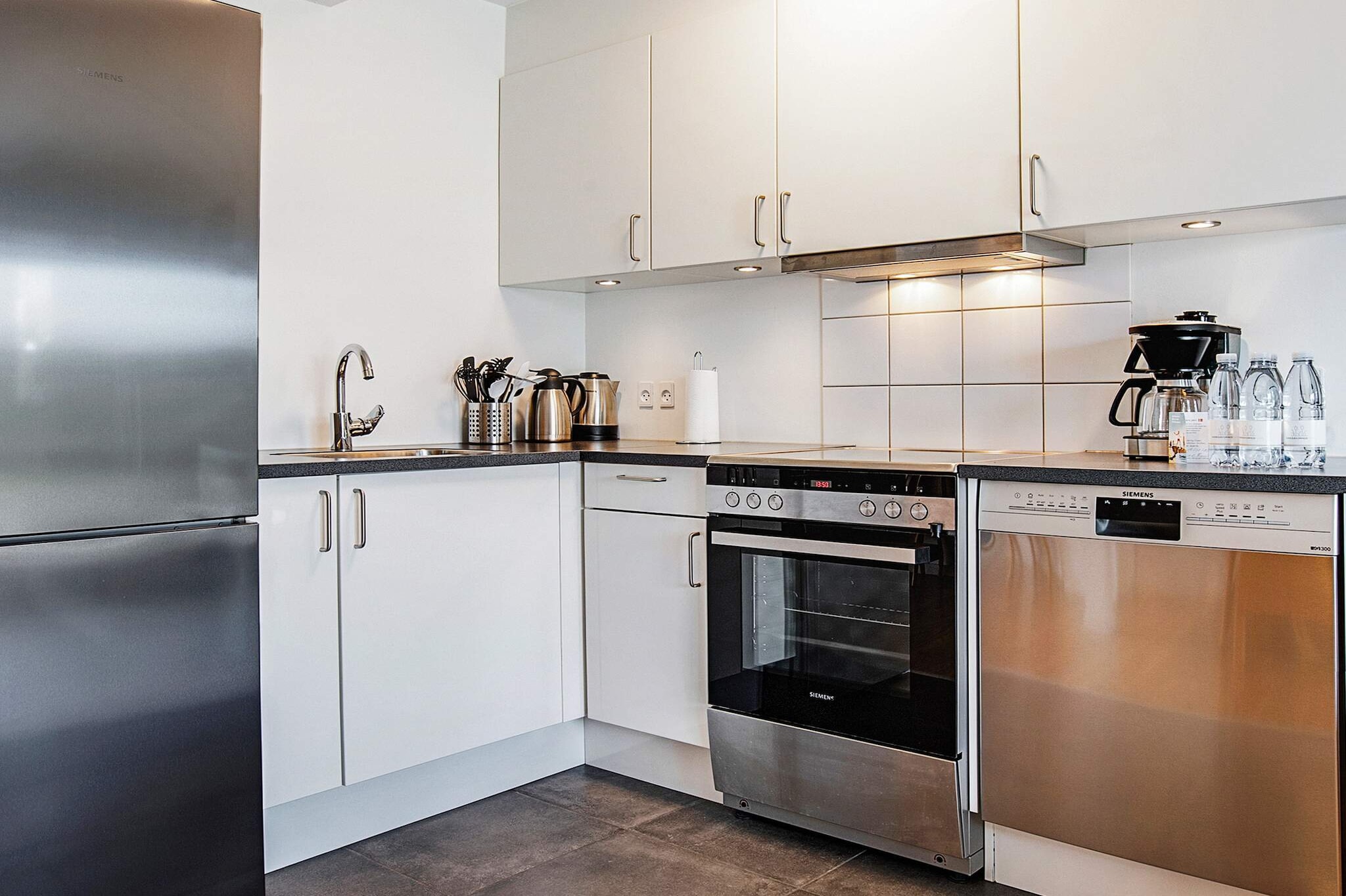 3 rooms app.,2stories,bay view,PLUS-Indoor