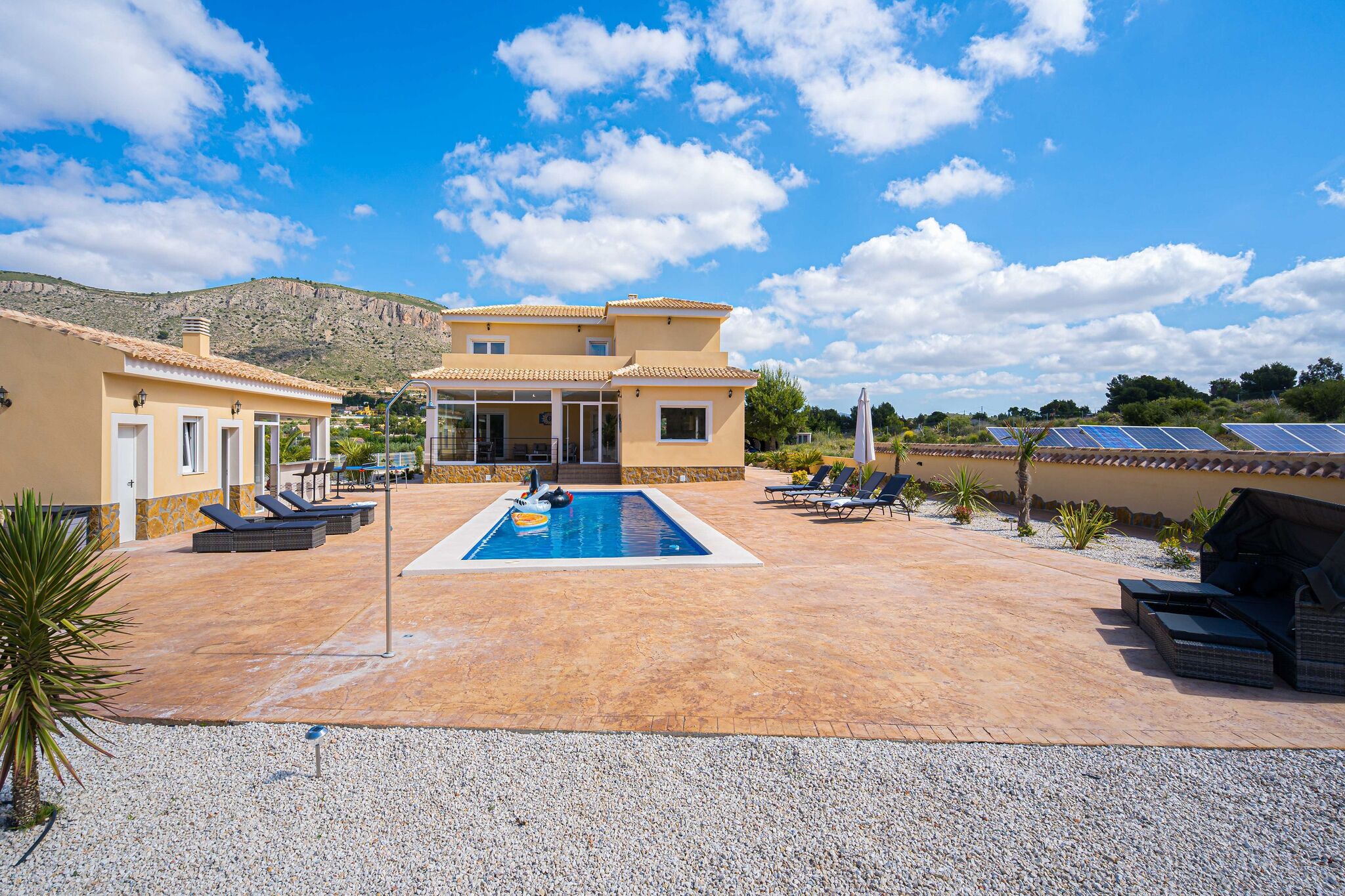 Mooi vakantiehuis in El Fondó de los Neus met privézwembad