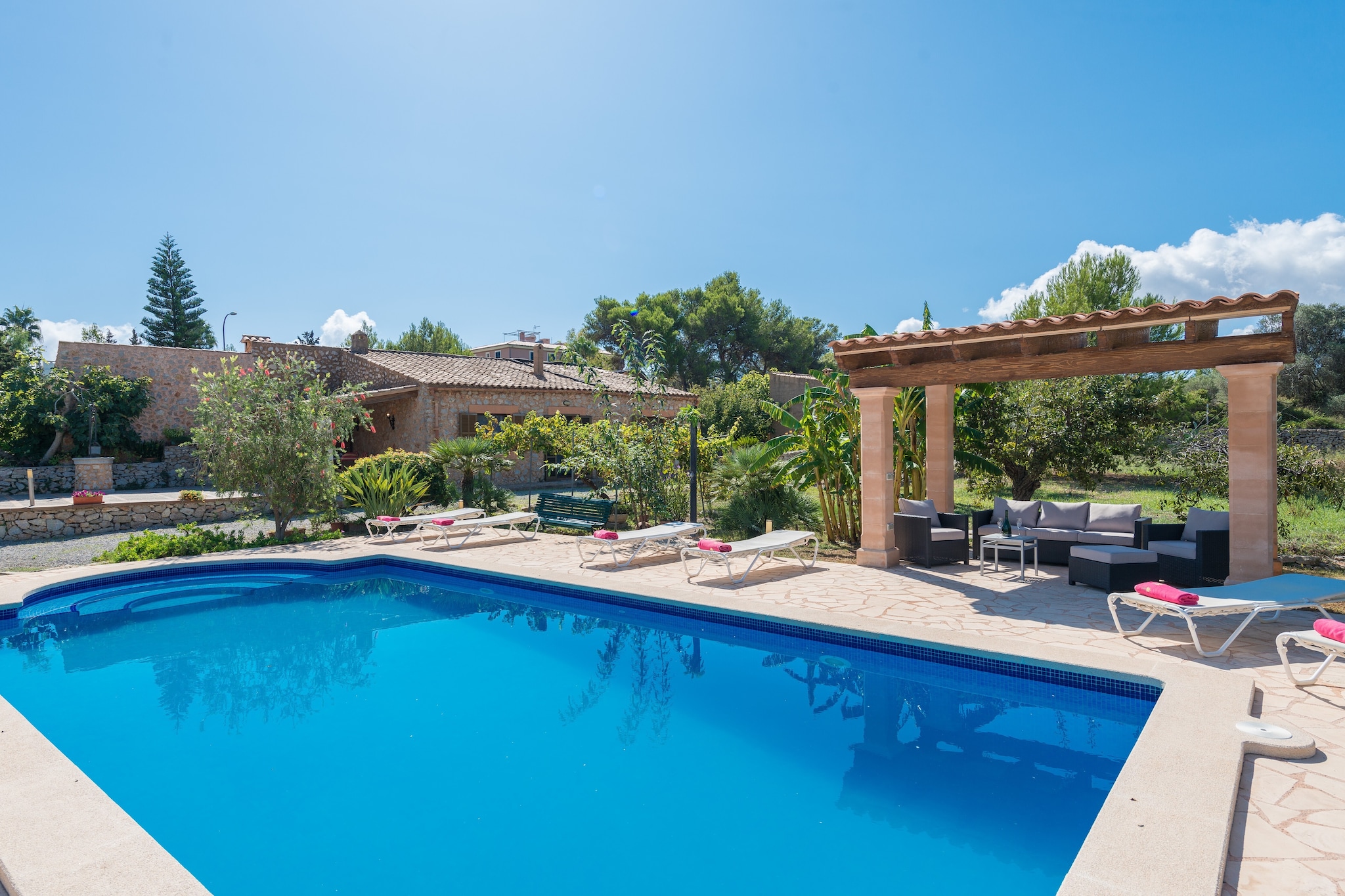The exteriors of this country house invite to rest, since it has a big private salt pool, 10 x 5 m and 1 to 1.8 m deep, surrounded by astonishing views through field and mountain. In its surroundings, there are 6 sun loungers to sunbathe and a cosy porch with sofas to have a coffee or a glass of wine while chatting. After some steps, there you have a construction, where a porch invites you to organise pleasant evenings. On the other side of the house, another porch leads you to the interior.
You will be welcomed by a room, in the purest Mallorcan style, which combines the living room and the kitchen. Here you can prepare delicious dishes on the ceramic hob and take a break from watching SAT-TV. Then you enter the rustic dining room with space for 6 guests. The laundry room offers washing machine, dryer, iron and ironing board. There are 3 bedrooms equipped with wardrobe, fan for the summer months and heater for the winter months. One of them has a double bed and the other two have two single beds. One of the latter has an en-suite bathroom with shower. Finally, a second bathroom with bathtub serves the whole house. A cot and high chair are available.
This country house has a fantastic location since it is in the countryside, offering tranquility, and at only 850 meters away from Ses Barreres beach and 1.6 km from Cala Bona, where you can find all the essential services such as bars, restaurants, supermarket and much more. The golf course of Son Servera is also at 1.9 km. Consult the advertiser for possible charges. Pets are not allowed. The holding of events is forbidden. There is exterior parking for 3 cars.
Distances
Beach: 0.20 km - Ses Barreres
Airport: 66.2 km - Son Sant Joan
Golf course: 1.9 km - Club de Golf de Son Servera
Town: 1.6 km - Cala Bona
Train station: 22.2 km - Manacor
Bus stop: 0.75 km - Cala Bona
Ferry: 48.2 km - Port d'Alcúdia
Hospital: 20.3 km - Hospital de Manacor
Tourist license: ETV/118Single Rental Registry: ESFCTU000007023000257567000000000000000000000ETV/1188The Ecotasa (tourist tax) must be paid cash on site when checking in. The amount varies between 0.55€/night and guest during the low season and 2.2€/night and guest during the high season. The tax is reduced by half from the 9th day of your stay. All guests have to pay the Ecotasa, except people under 16 years. Homerti - Central de Reservas CR/33