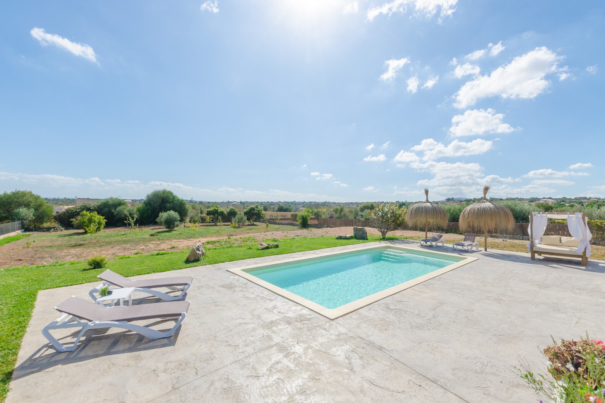 Living room, Kitchen(cooker, fridge-freezer), bedroom(2x single bed), bedroom(double bed), bedroom(double bed), bedroom(double bed), bathroom(shower, washbasin, toilet), bathroom(shower, washbasin, toilet), bathroom(washbasin, toilet), coffee machine, oven, dishwasher, bath tub, air conditioning, air conditioning, air conditioning, garden, garden furniture, 4x sun loungers, BBQ, 2x parasol, swimming pool, children\'s bed, high chair