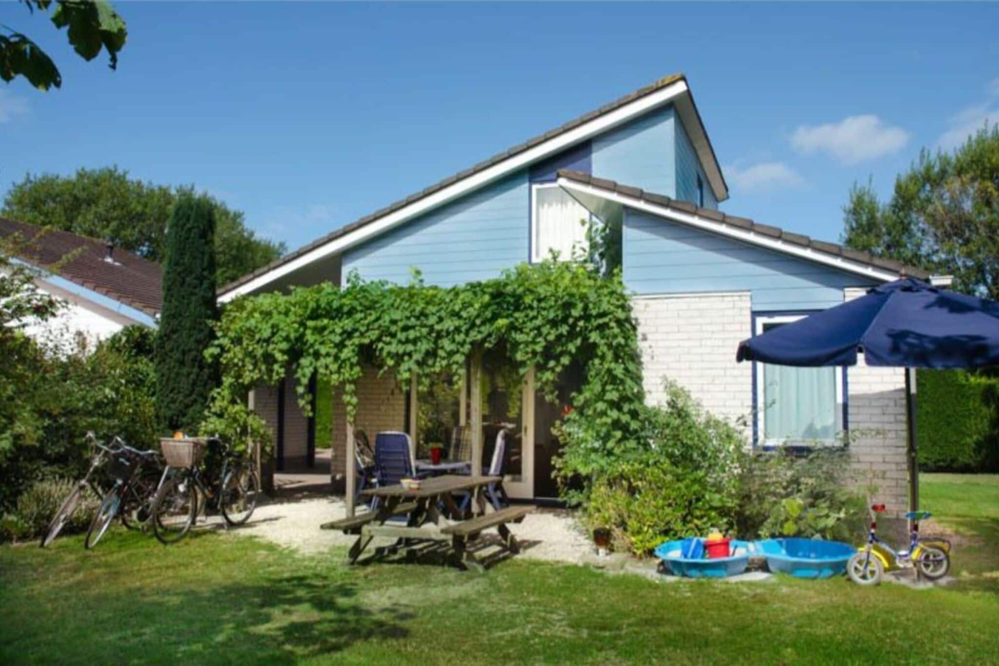 Pleasant Holiday Home in Ouddorp with Garden