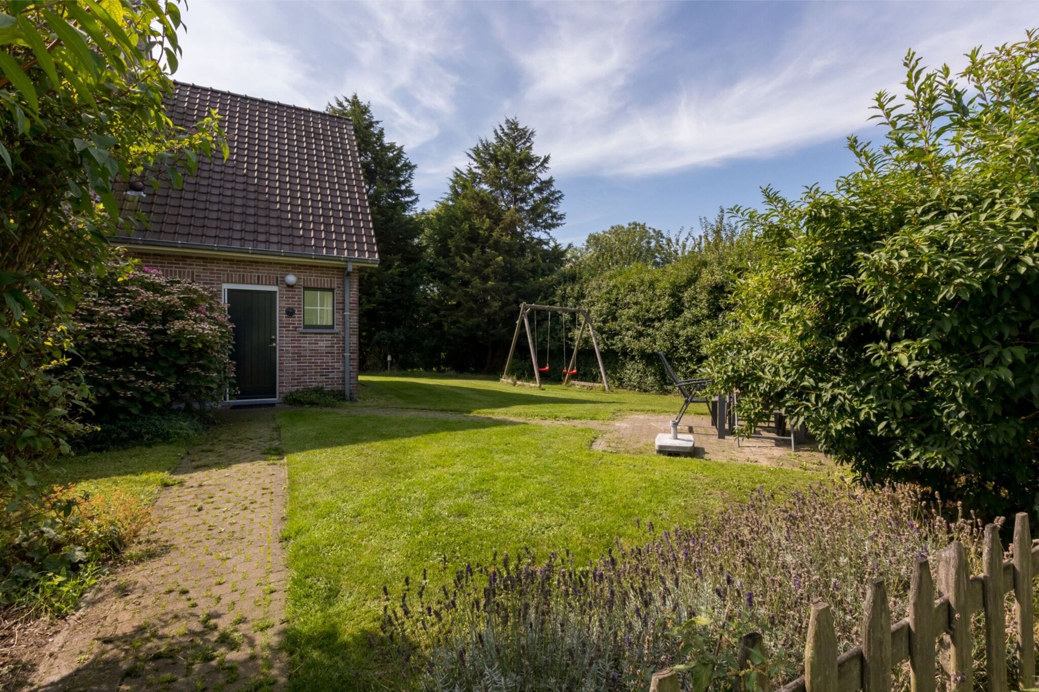Graceful Holiday Home in Vrouwenpolder with Garden