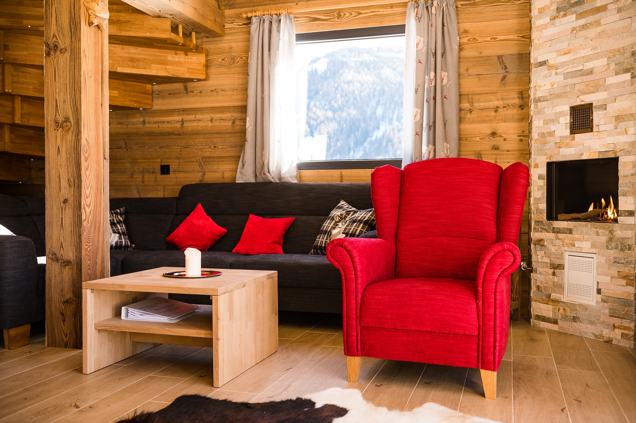 This pleasant chalet park is situated in the town centre of Hohentauern. A park where everyone immediately feels at home. It offers space for up to 6 guests. The infrared sauna and the bubble bath invite you to enjoy some nice relaxation time. What better way to end a day out in the mountains? Its south-facing orientation makes the terrace a perfect place to enjoy the beautiful mountains and views of the surroundings. 

In winter, the state of Styria turns into the 'white heart of Austria', host to many nice ski resorts. In summer, the region is popular for its many lakes, spas and the impressive Hohe Tauern mountain range. It is also close to the centre from where you can shop for friends or families. More than 200 sunny days per year and a skiing area with snow guaranteed make this a perfect holiday destination for all seasons.  

The attractive, wooden chalet has been truly equipped with all modern comforts. This will ensure that you'll enjoy your well-deserved holiday. The three bedrooms and two bathrooms are all comfortable and nicely furnished. The open kitchen this chalet is fully equipped: cutlery and (cookware) dishes are available, a ceramic hob, oven, dishwasher and fridge with freezer compartment are just as much a part of the equipment as a toaster, kettle and a coffee machine. You can also enjoy streaming your favourite shows with free wifi. 

A small starter set with dishwasher tabs, dishwashing liquid (sample), sponge, garbage bags, cleaning and tea towel will be ready on your arrival.
