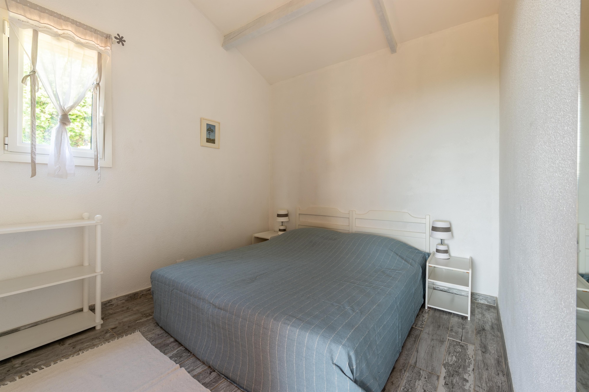 On the 1st floor: (Kitchen(electric kettle, toaster, coffee machine, microwave, dishwasher, fridge-freezer), Living/diningroom(double sofa bed, TV, seating area), bedroom(double bed), bedroom(double sofa bed), bathroom(shower, washbasin, toilet), terrace, terrace)\n\nair conditioning, garden, parking, swimming pool(shared with other guests), swimming pool(shared with other guests), tennis court(shared with other guests), tennis court(shared with other guests), boules court, play equipment(shared with other guests), table tennis table(shared with other guests), Volleyball court