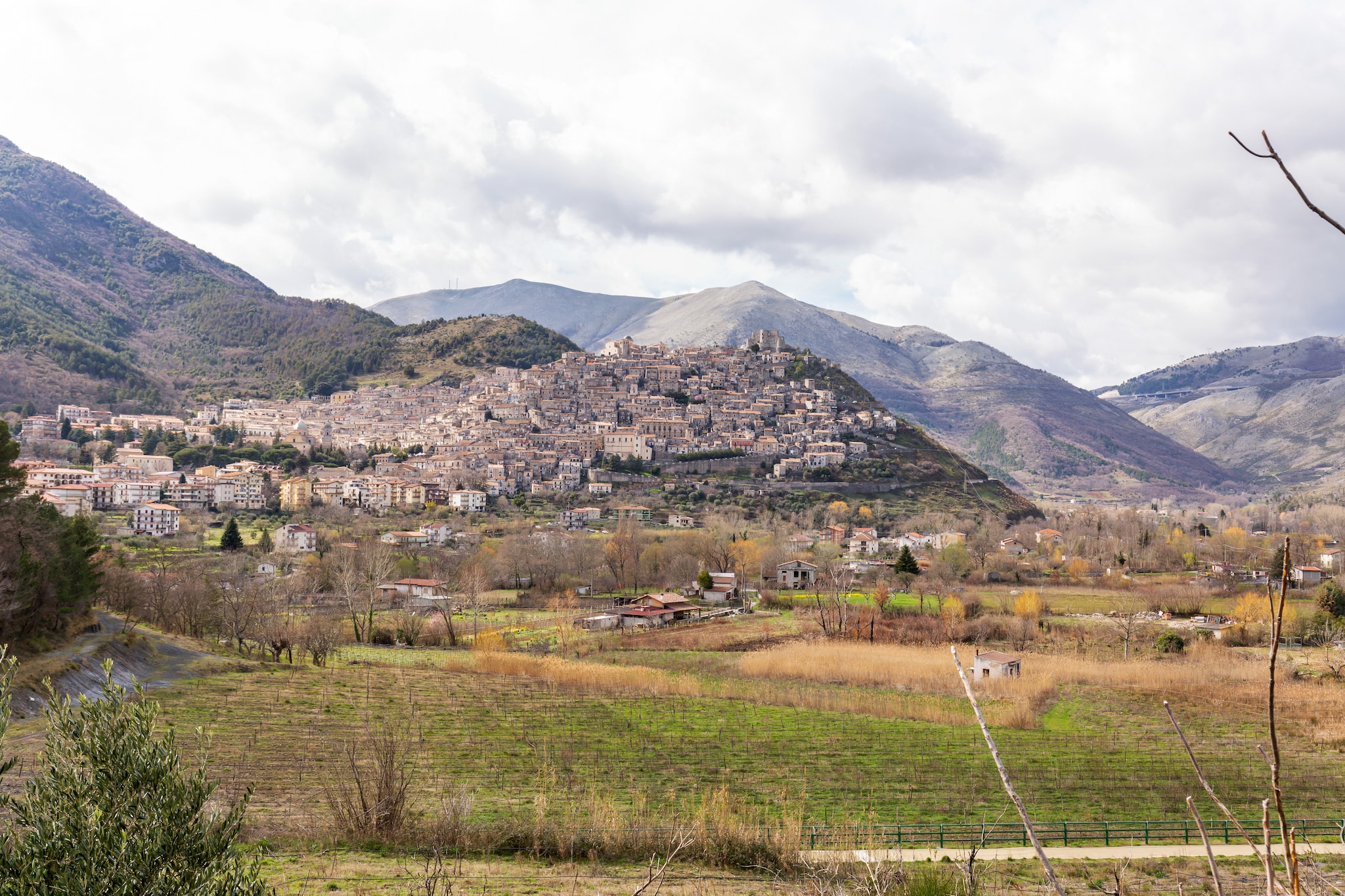 On the 1st floor: (Kitchen(stove, oven, microwave, dishwasher, fridge, freezer), Living/diningroom(TV, dining table, fireplace), Bedroom with bathroom(single bed, TV, shower, washbasin, toilet, bidet, air conditioning), bathroom(washbasin, toilet))\n\nOn the 2nd floor: (Bedroom with bathroom(double bed, TV, shower, washbasin, toilet, bidet, washing machine, air conditioning), Bedroom with bathroom(double bed, TV, shower, washbasin, toilet, bidet, air conditioning), Bedroom with bathroom(single bed, single bed, TV, shower, washbasin, toilet, bidet, air conditioning))\n\npatio, parking