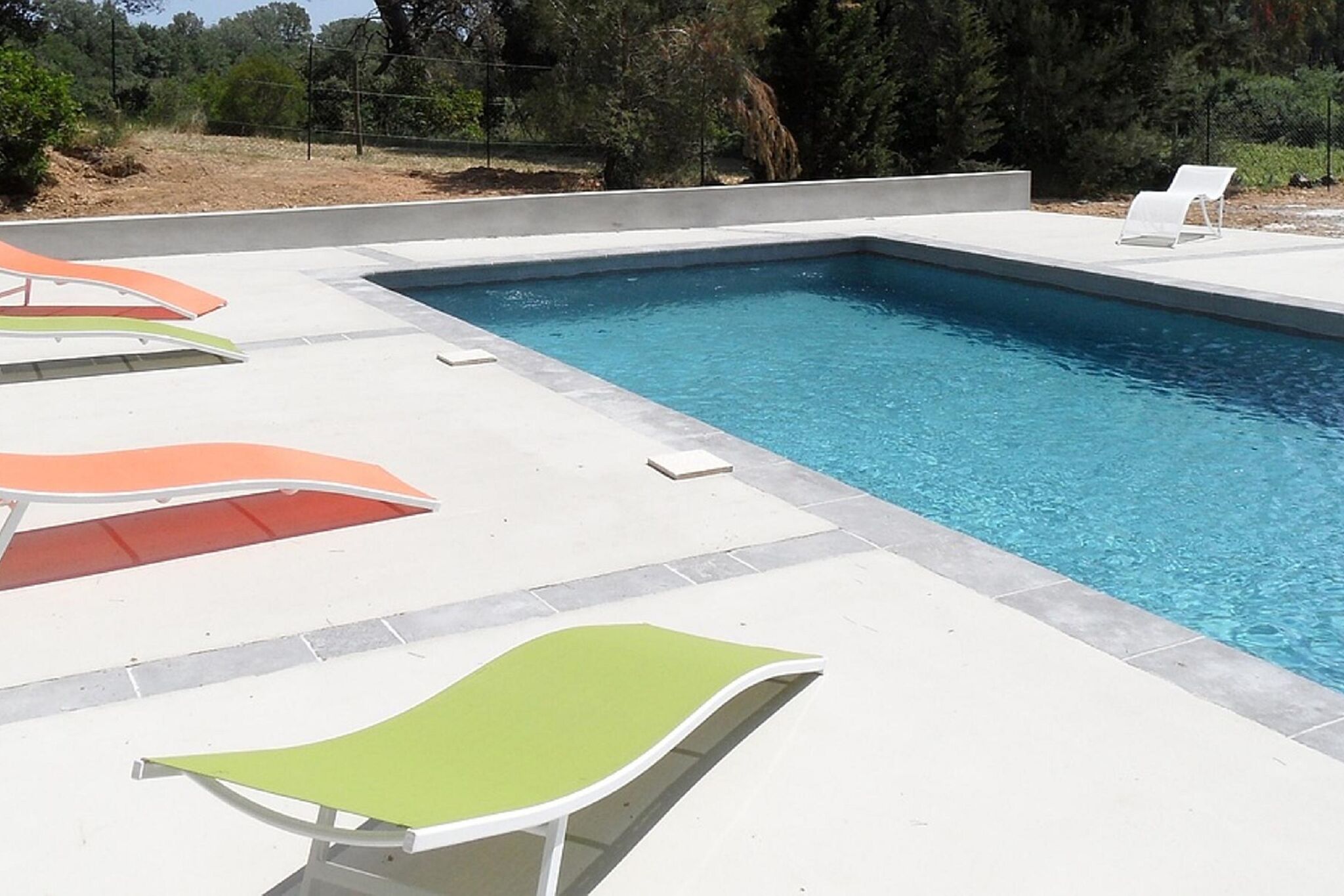 Denkmalgeschützte Ferienwohnung in Mèze mit Schwimmbad