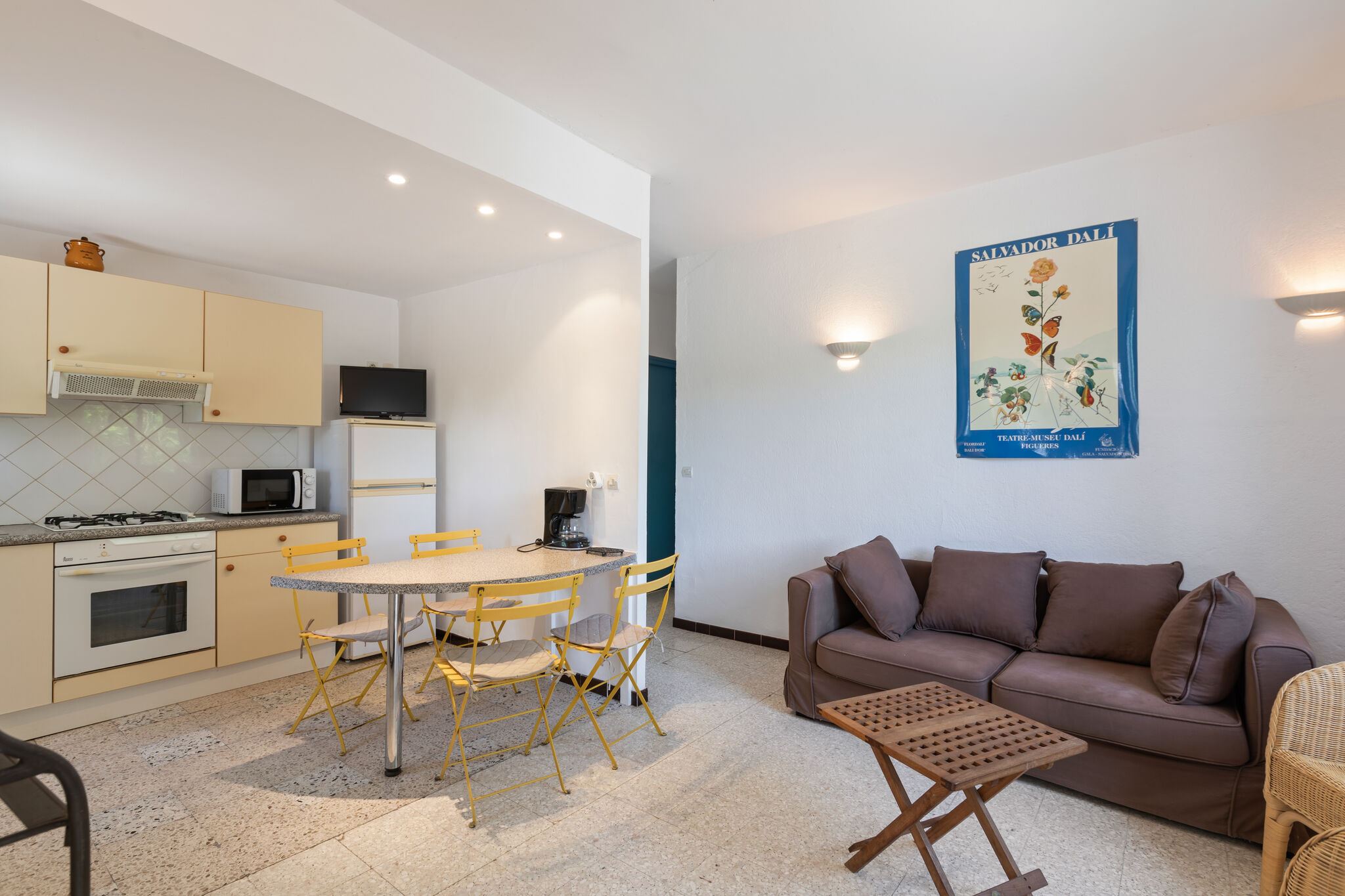 Elegant appartement in Mèze op 10 km van het strand