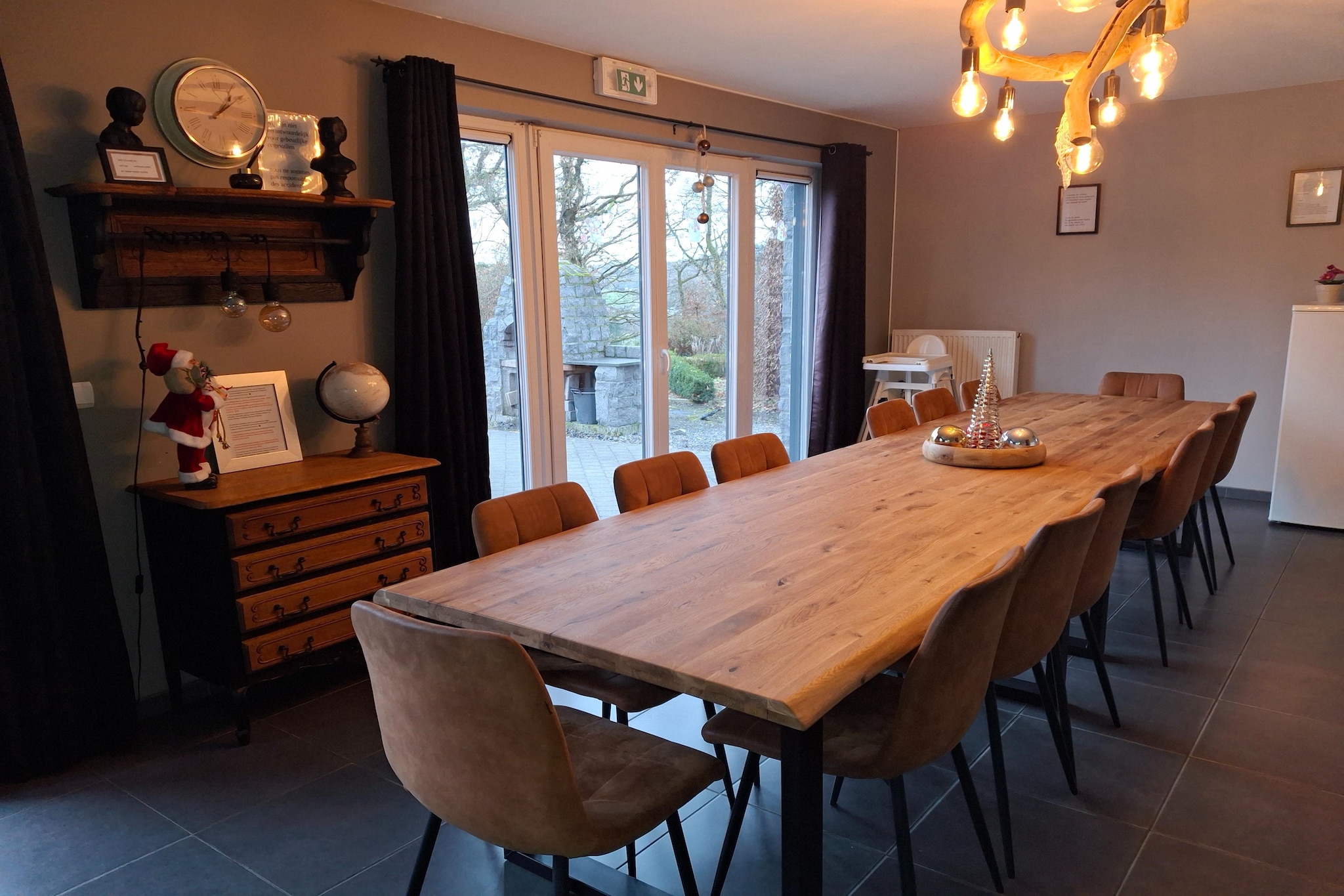 Villa Durbuy-Eetkamer