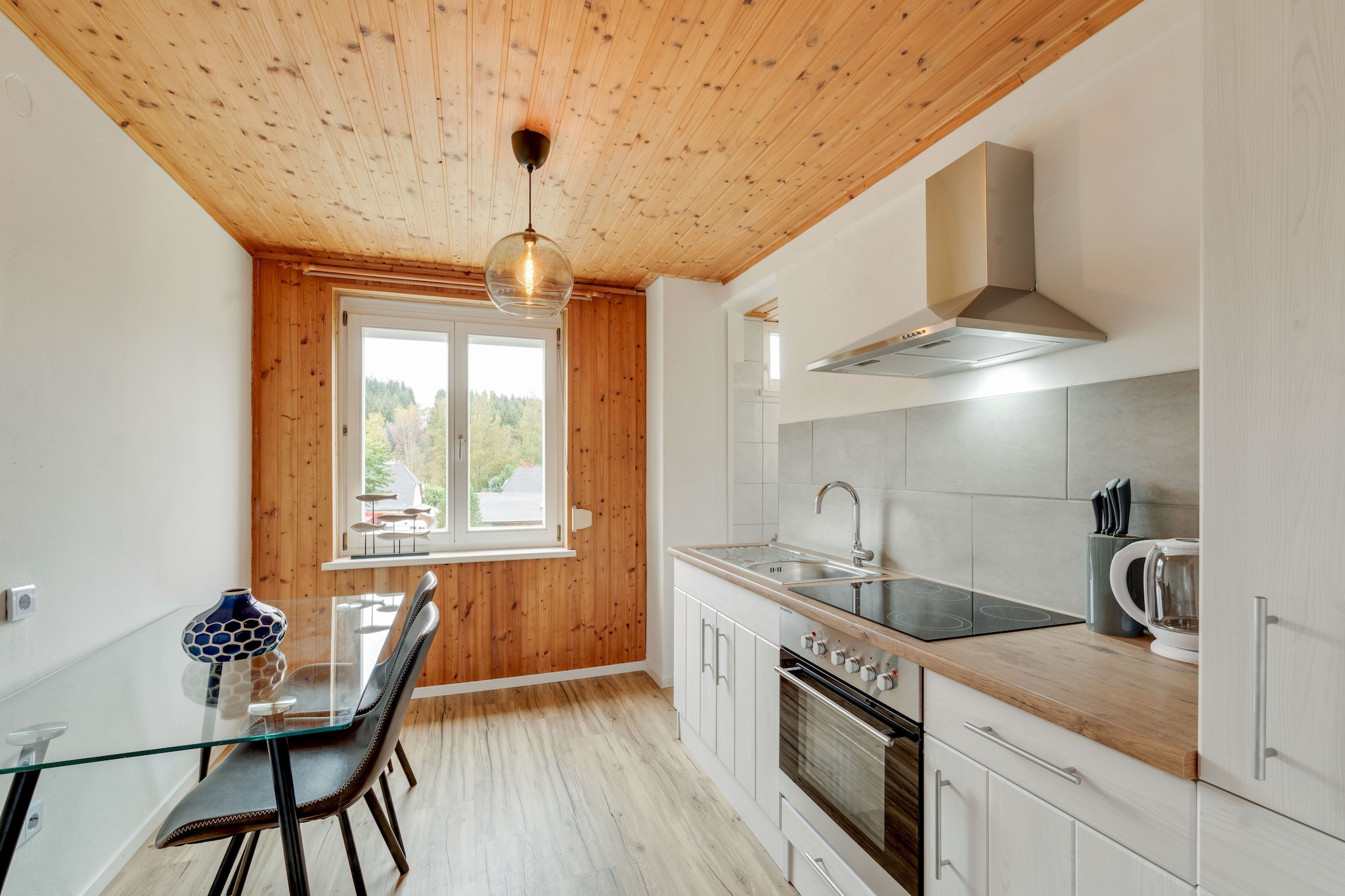 On the 1st floor: (Kitchen(hob, oven, fridge, washbasin), bedroom(single sofa bed, double bed, TV, DVD player), bathroom(shower, washbasin, toilet), toilet(toilet))