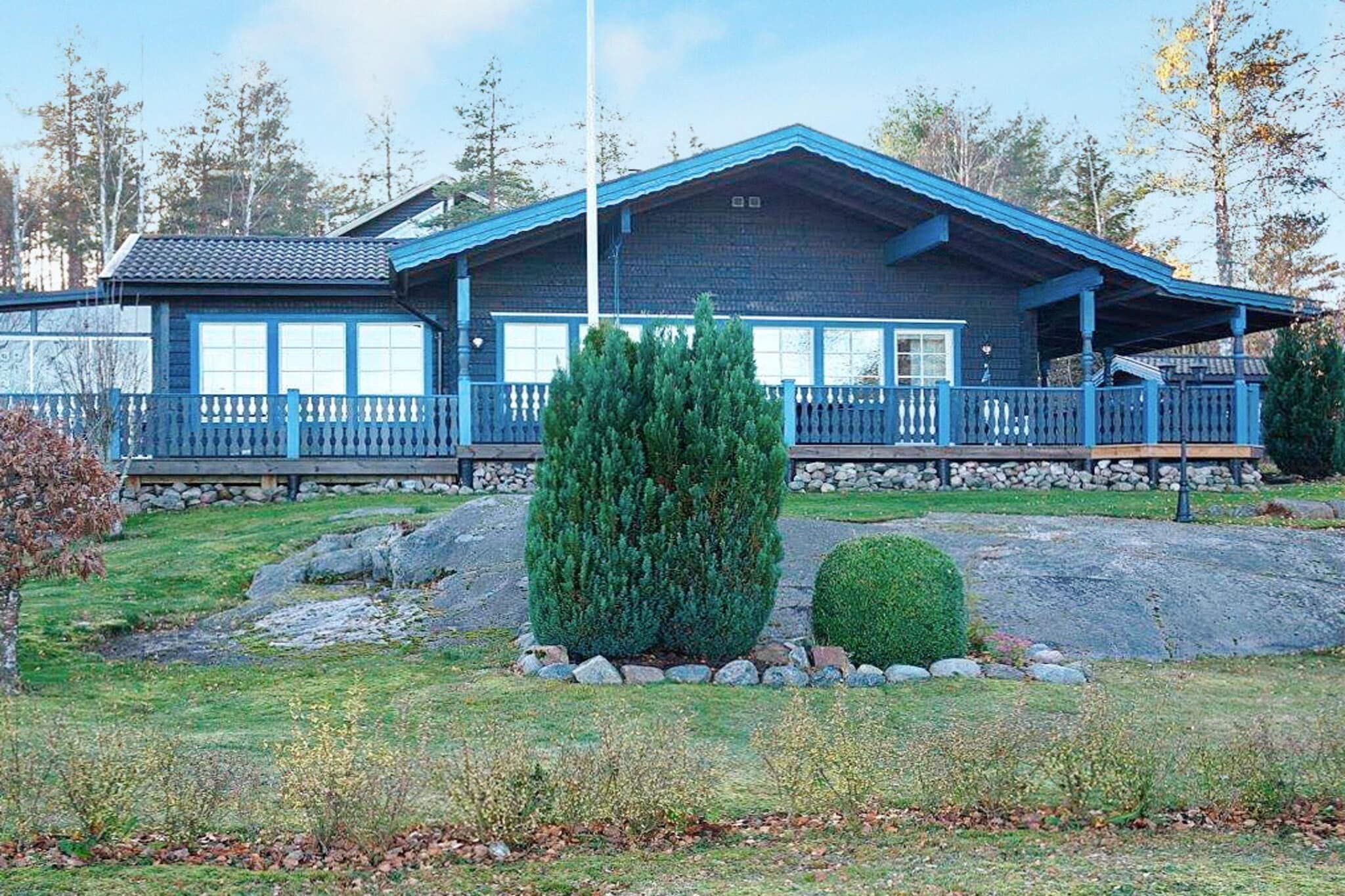 What a location! Here just outside the city of SÃ¶derkÃ¶ping on the Baltic Sea's Sankt Anna archipelago is this fantastic house with a wonderful sea view. A welcoming entrance with a large covered porch with a small seating area and table. The house largely has a completely open floor plan with a kitchen, family room and dining area in a row. The kitchen is newly renovated and very tasteful with a substantial dining area, dishwasher, small TV for early news and a magnificent sea view. Adjacent is the family room and the separate dining room with comfortable and large dining furniture. Even from these two rooms the sea view is fantastic. From the dining room there is an exit to the glass-enclosed conservatory, this will probably be a favorite spot both early mornings and warm pleasant evenings with dinner and entertaining boat traffic on the lake. Two bedrooms, one with a double bed and the other a little smaller with a bunk bed. Large fresh WC/shower area where there is also a washing machine. Around almost the entire house there is a large patio deck where much is under cover and some is open for lovely days in the sun, there is also outdoor furniture and a ball grill. High chair and cot can be borrowed from the owner if needed. The whole house is in top condition and only 200 meters to the sea with the best sea view imaginable. The large, well-kept plot has both plantings and lawns for play and games. Please note that you are not allowed to use the fireplace. The familiar sandy beach of Husbyvik is about 6 km away, where there are bathing jetties, a barbecue area with benches and grassy areas. If you want to try your luck at fishing, it's fine from the beach, fishing is free in the entire Baltic Sea. The nearest town/city is SÃ¶derkÃ¶ping, a charming small-town idyll with the GÃ¶ta canal running through the city, surrounded by old buildings, shopping, cultural monuments and restaurants along the harbor, a very picturesque city center, well worth a visit. Starting in SÃ¶derkÃ¶ping, there are fine separate cycle paths along Sweden's well-known GÃ¶ta canal with many locks. As a day trip, a visit to ArkÃ¶sund at the far end of the sea belt is also suitable, here there is a lot of boat traffic, many events, restaurants and tour boats that can be booked to see the outermost sea belt with cobbles and skerries. Along the entire coast following Stegeborg, there are many small villages and towns that are worth seeing and suitable for excursions. For the youngest, it is perhaps a must to visit KolmÃ¥rdens Zoo, which is only about 20 km on the other side of the bay, or Astrid Lindgren's World in Vimmerby, which is about 80 km. Welcome to a nice house with a wonderful sea view!