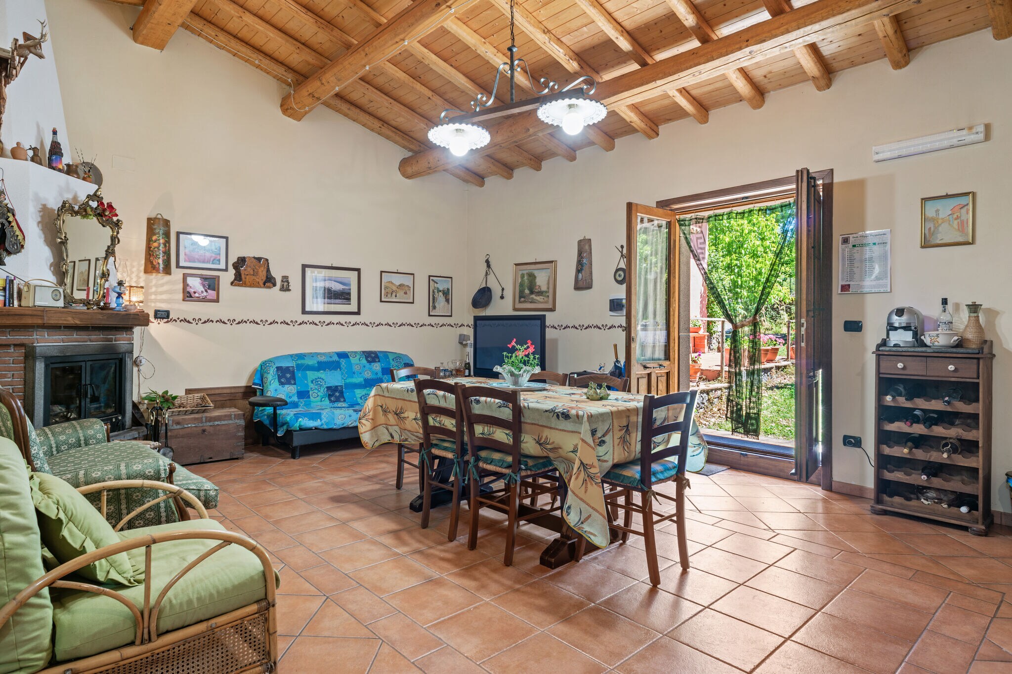 Karakteristiek vakantiehuis in Maletto vlak bij de Etna
