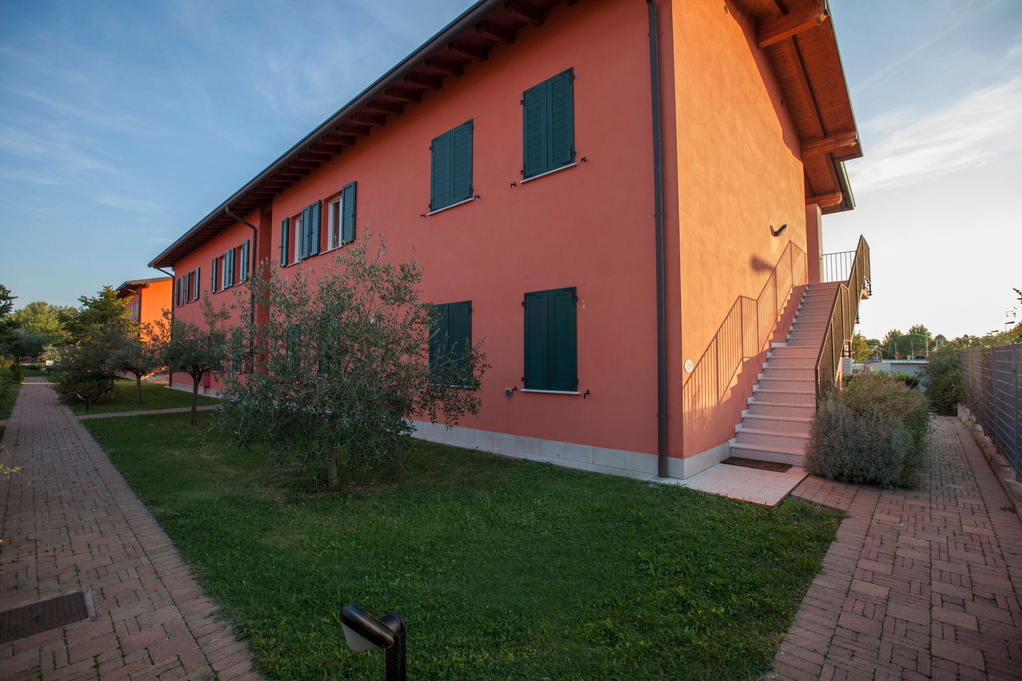 Semi-detached bungalow with AC just 3, 5 km. from Sirmione