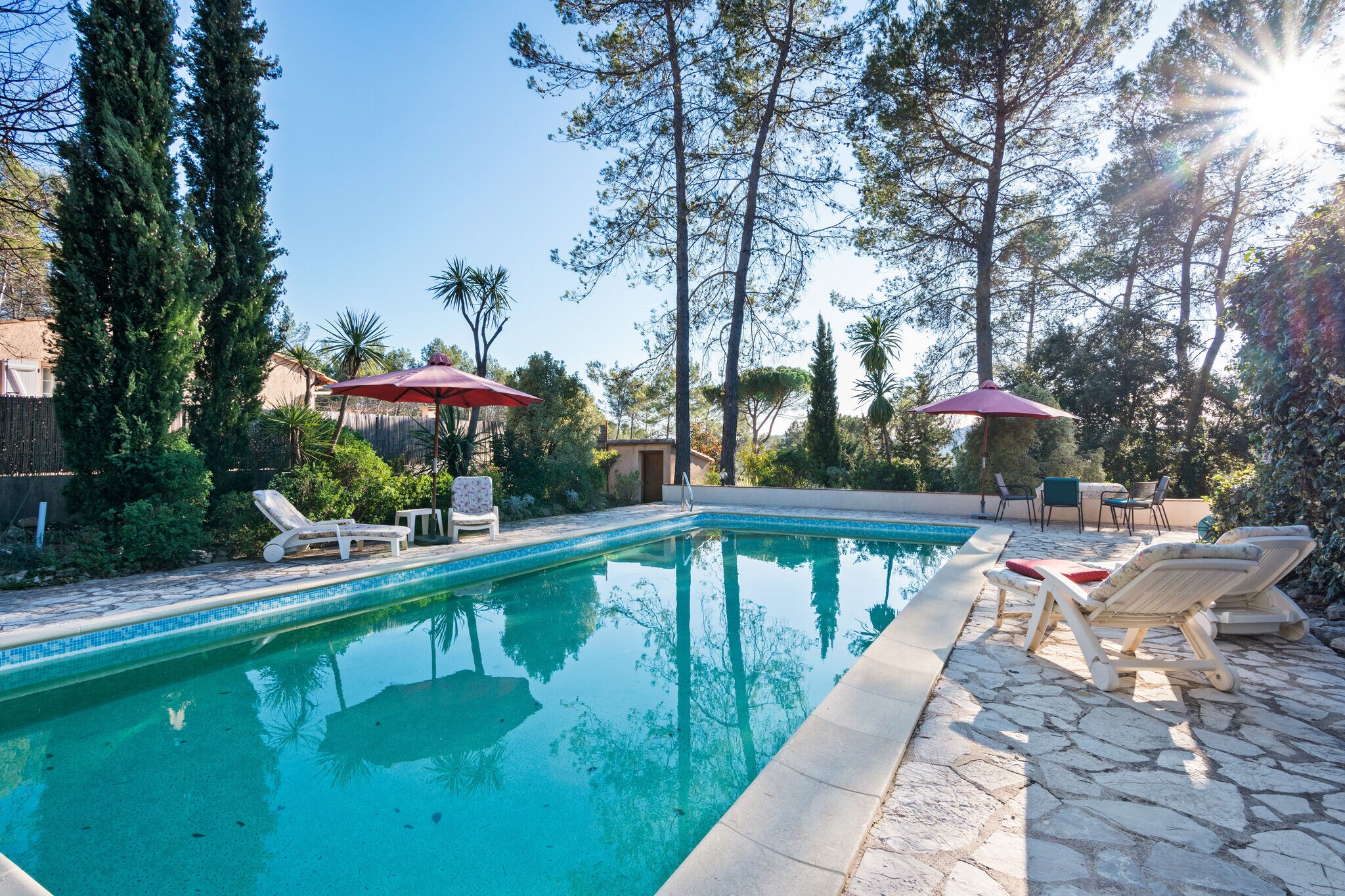 Lavish Villa in Bagnols-en-Forêt with Swimming Pool