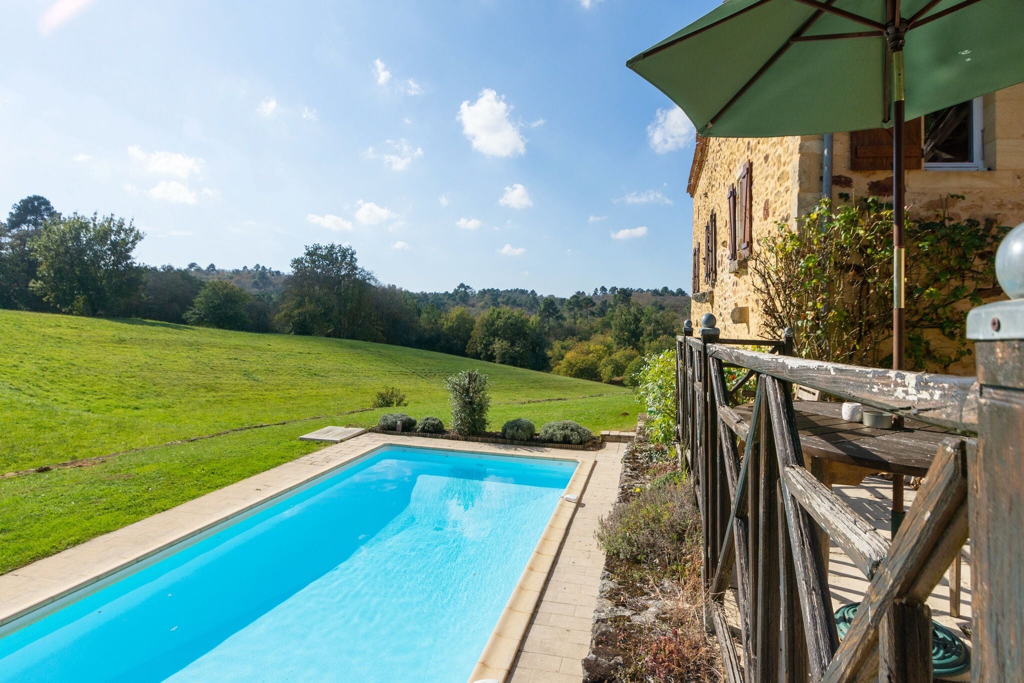 Blissful Mansion in Sauveterre-la-Lémance with Swimming Pool
