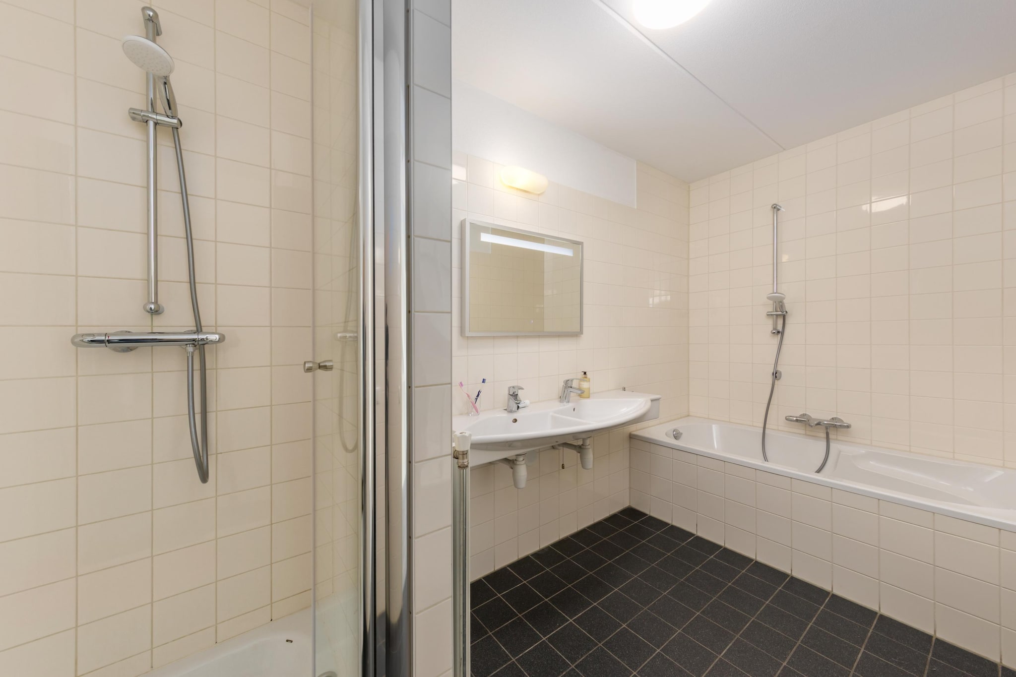 Marinapark Volendam 13-Badkamer