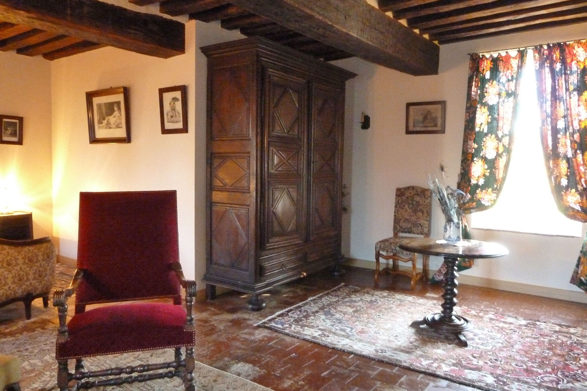 Guest room in a lavish castle in Allier