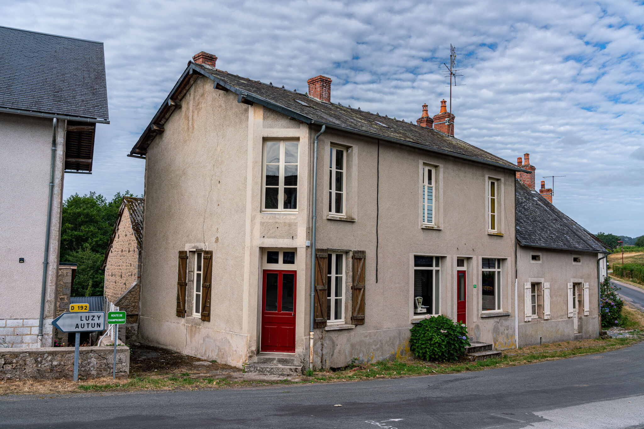 Magnifique maison de village restaurée avec goût et un beau jardin, en Bourgogne