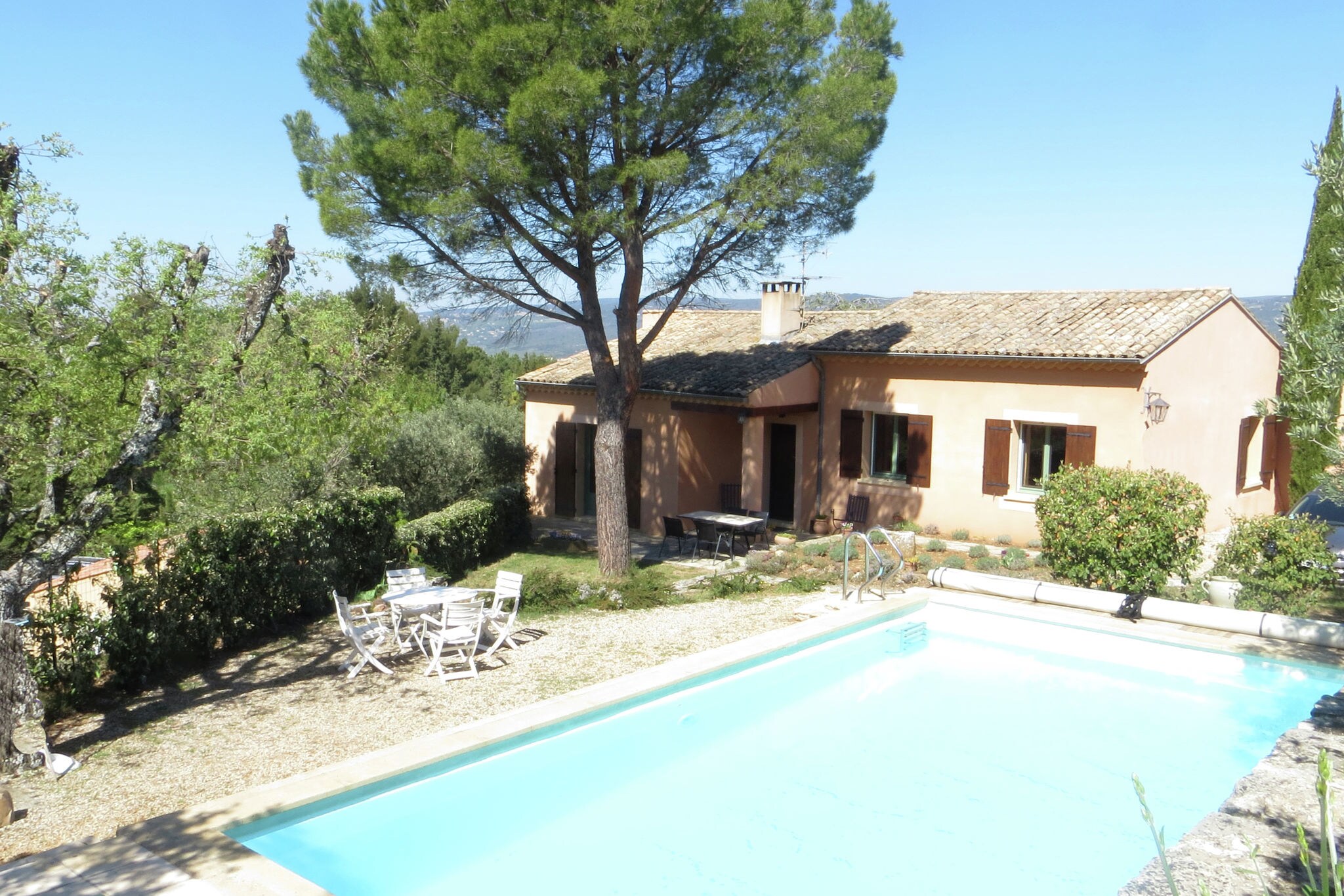 Vrijstaand vakantiehuis met privézwembad op loopafstand van het dorp Roussillon