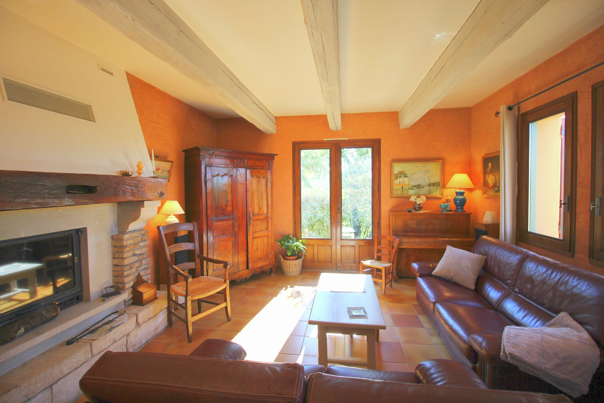 Detached holiday home with private pool walking distance from the village of Roussillon