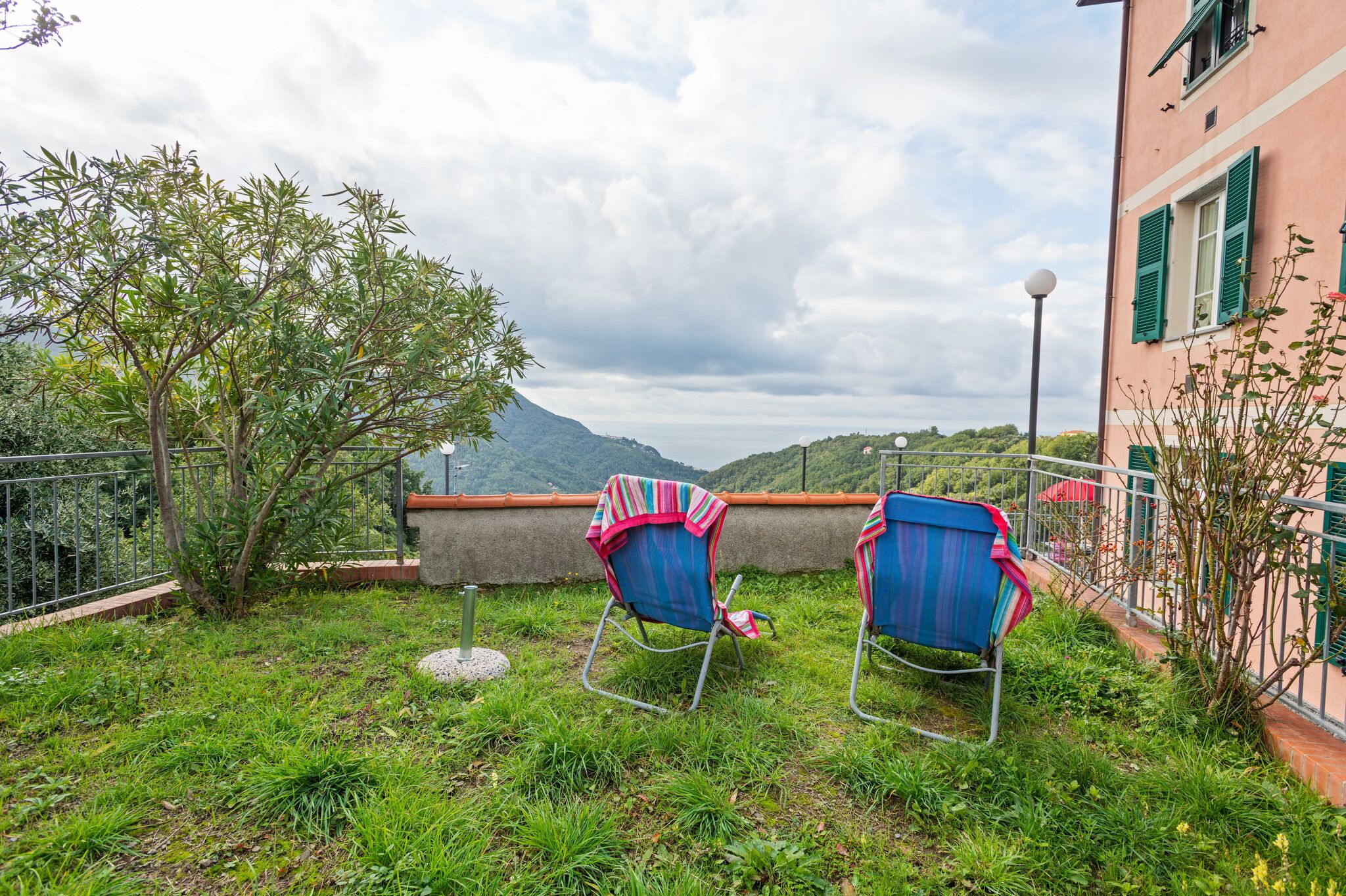 Einfaches Ferienhaus in Moneglia mit Garten