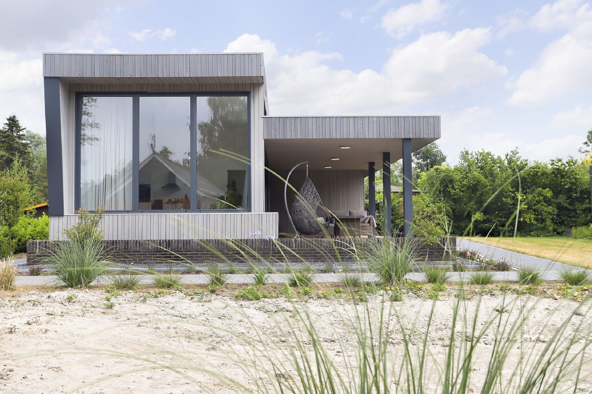 Modern huis met mooi terras in de buurt van Almelo