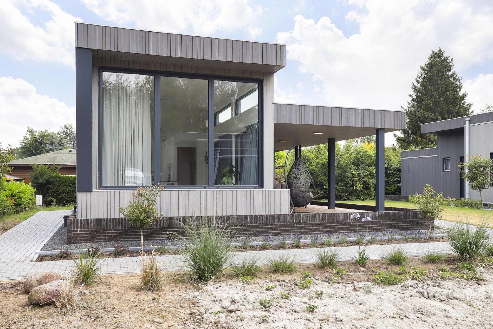 Modern huis met mooi terras in de buurt van Almelo