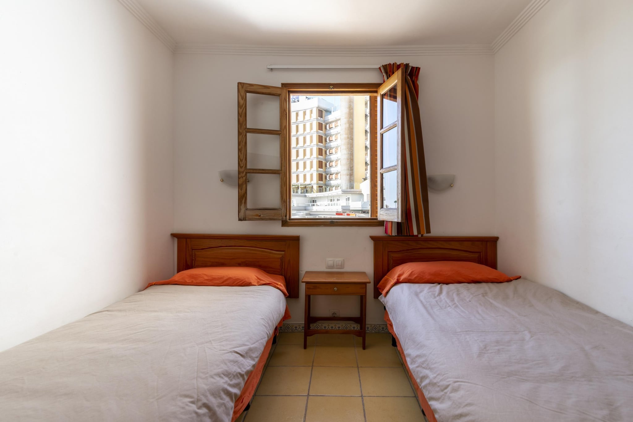 On the 1st floor: (Kitchen(boiling water tap, toaster, coffee machine, oven, microwave, fridge-freezer), Living/diningroom(TV, seating area), washing room(washing machine, drying cabinet))\n\nOn the 2nd floor: (bedroom(double bed or 2 single beds, air conditioning), bedroom(double bed or 2 single beds, air conditioning), bathroom(shower, washbasin, toilet))\n\nswimming pool(shared with other guests, outside)