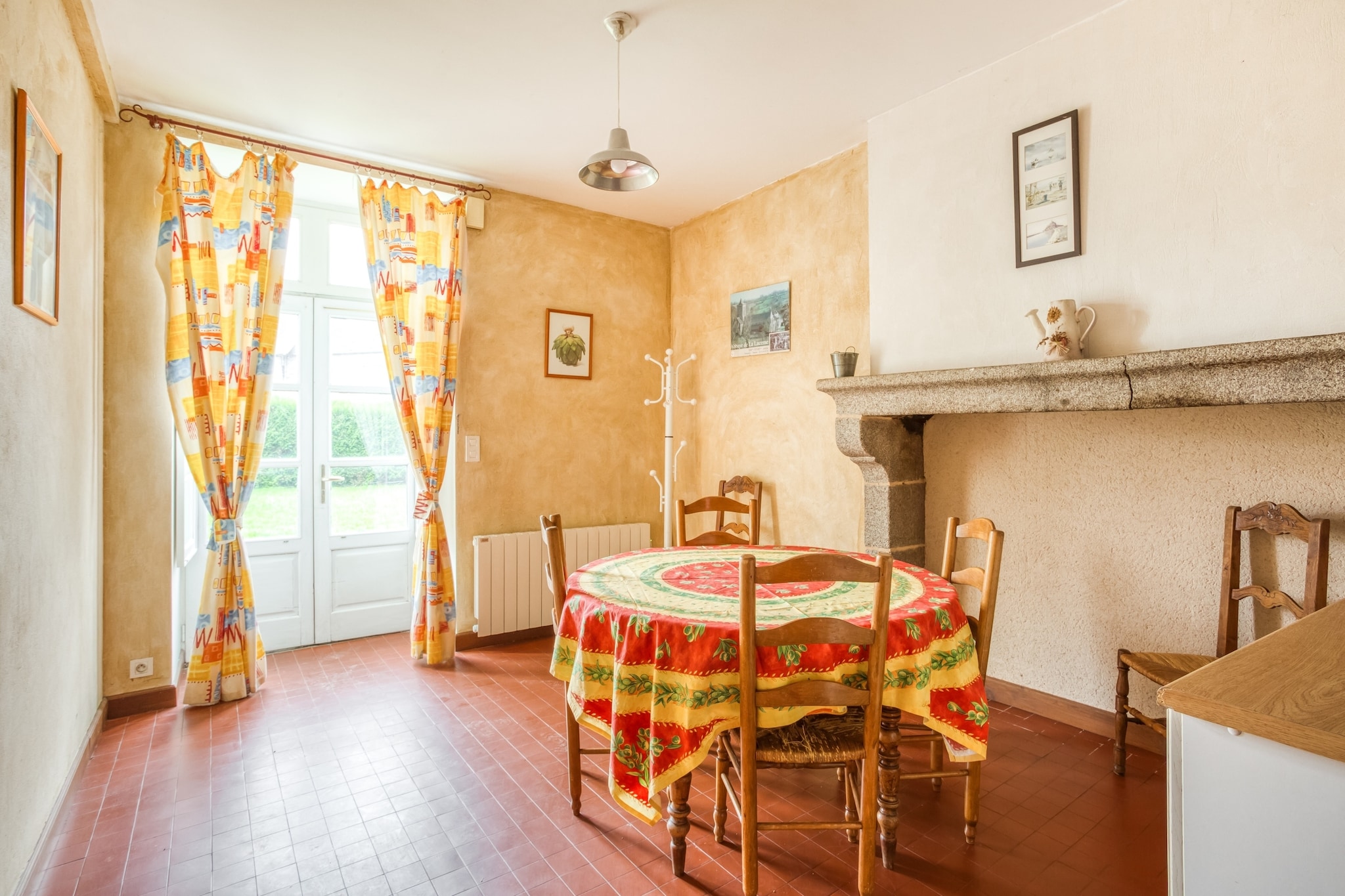 Maison Tourelle Saint-James - Salle à manger
