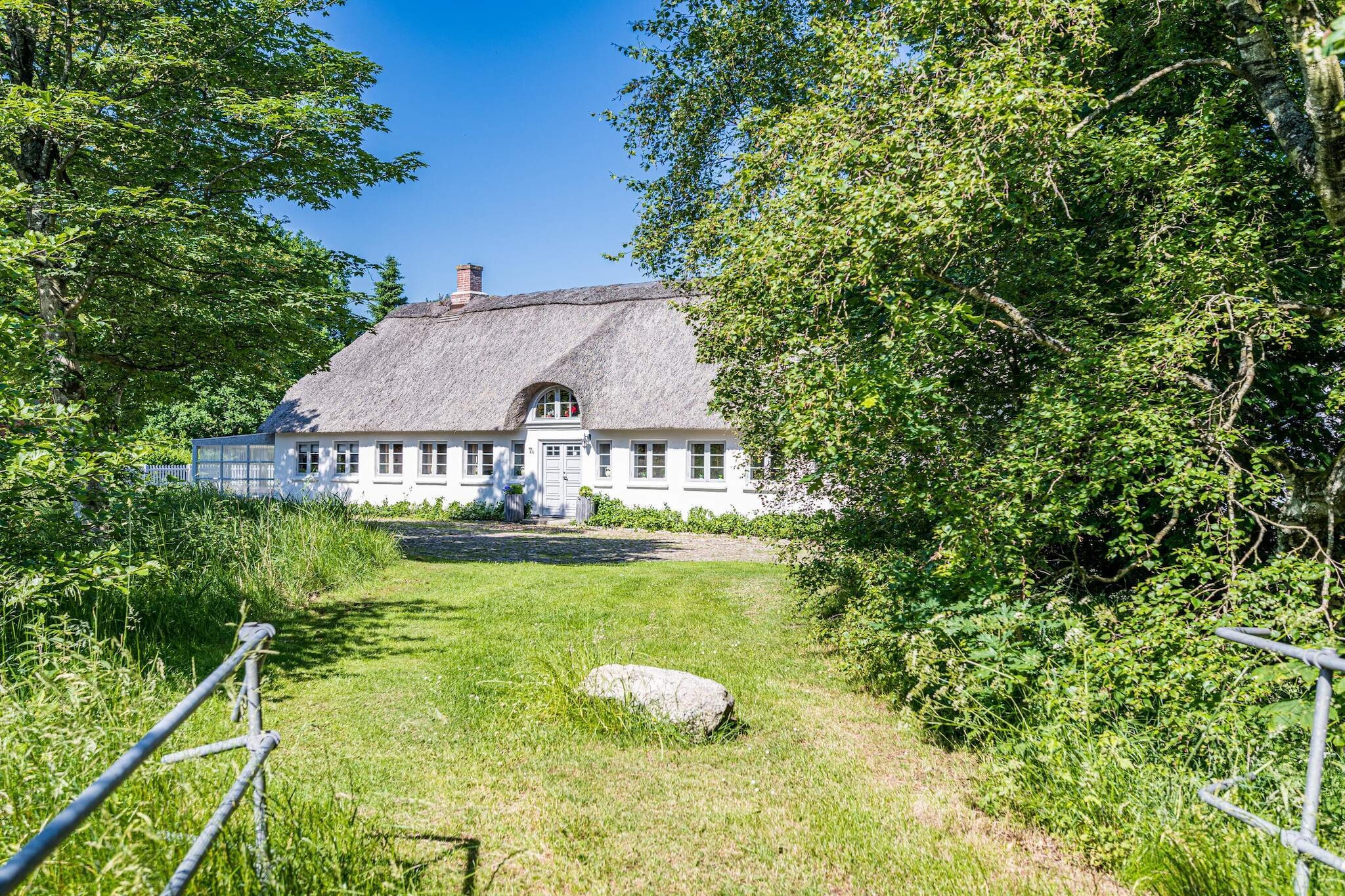 Internet Access DSL, Kitchen(cooker(electric), coffee machine, microwave, dishwasher, fridge, freezer(1-59L)), Living/bed room(TV(antenna, german television channels, danish TV channels (DR1 and TV2)), radio, high chair), bedroom(double bed), bedroom(double bed), bedroom(2x single bed), bathroom(floor heating)(washbasin, shower, toilet), pantry(washing machine), conservatory, tumble dryer, terrace(roofed)(BBQ, deckchairs, play equipment), geothermal energy, air to water heatpump