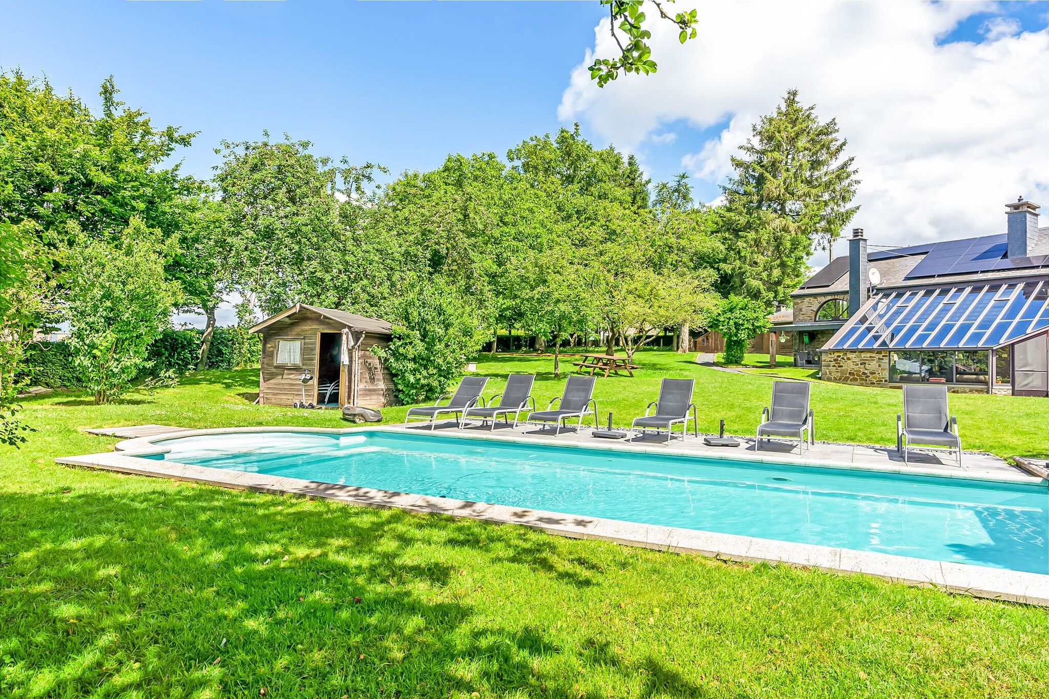 Plush Villa in La Roche-en-Ardenne with Swimming Pool