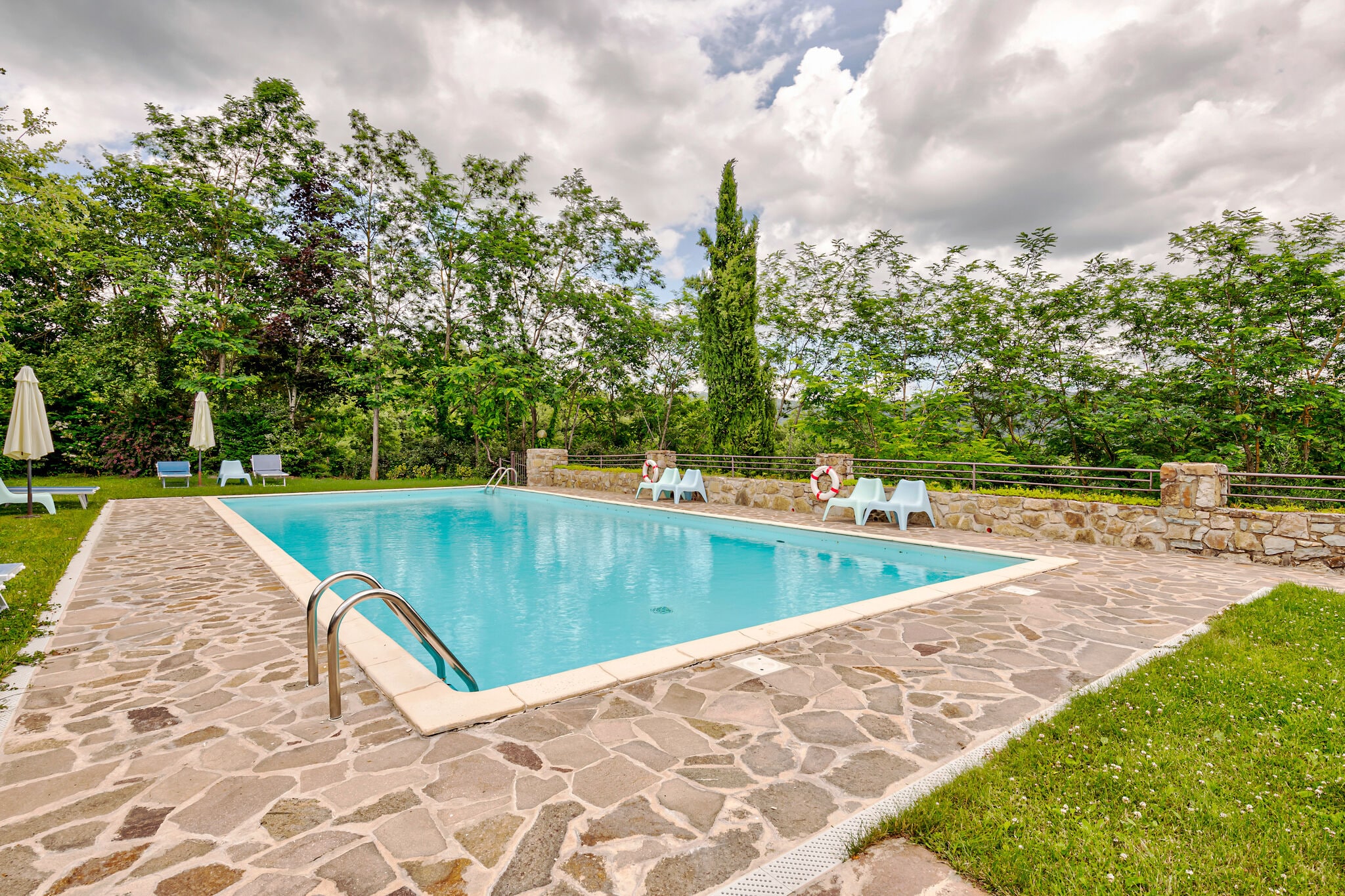 Rustiek appartement in Greve in Chianti met zwembad