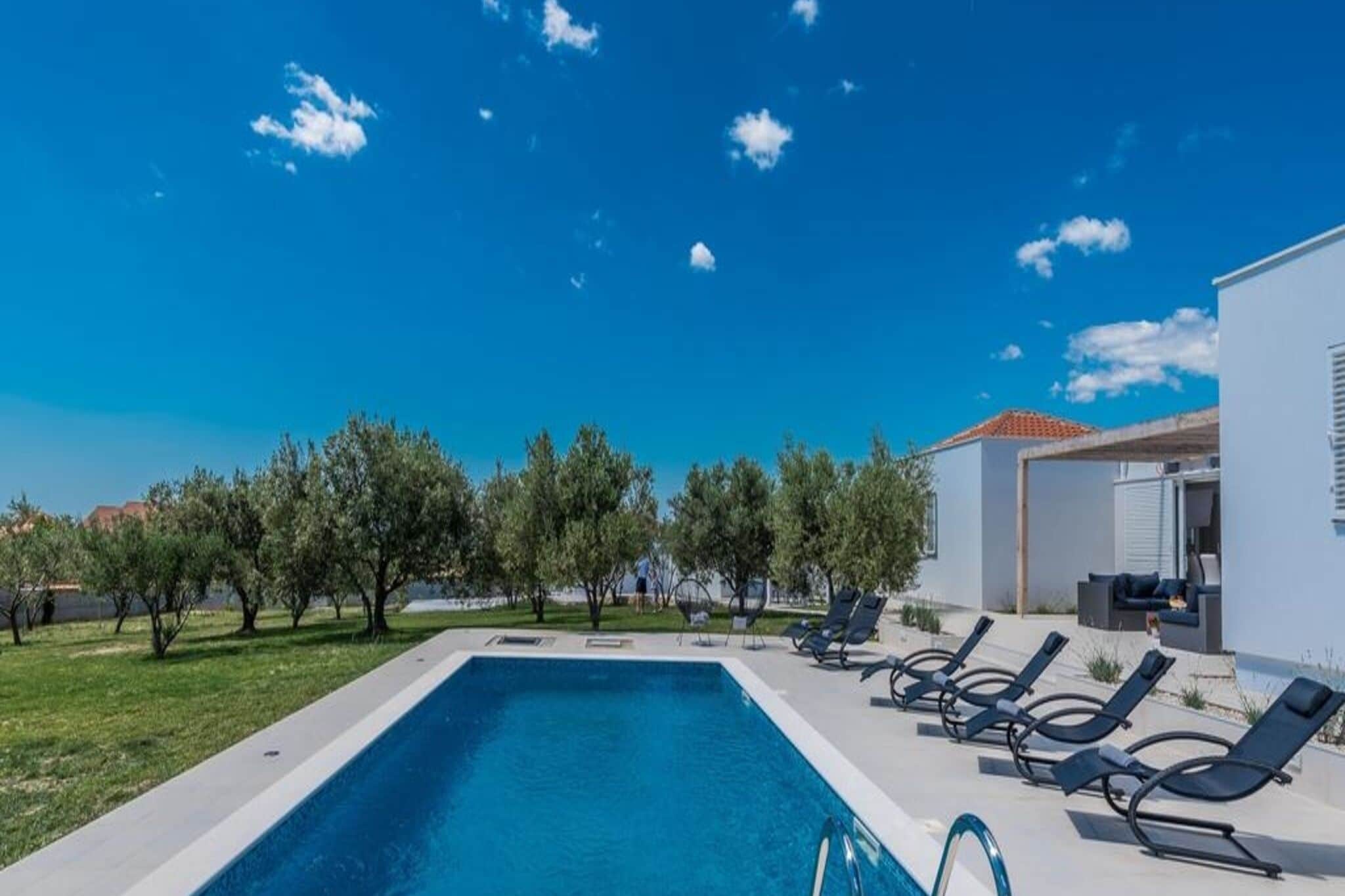 Luxueuse villa à Debeljak avec piscine