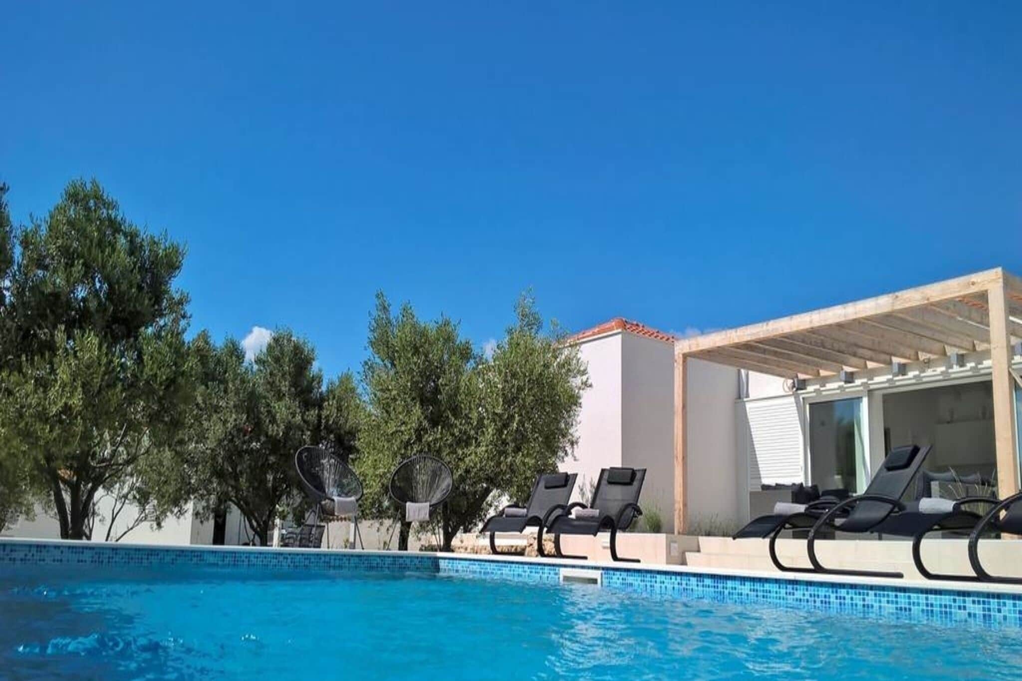 Luxueuse villa à Debeljak avec piscine