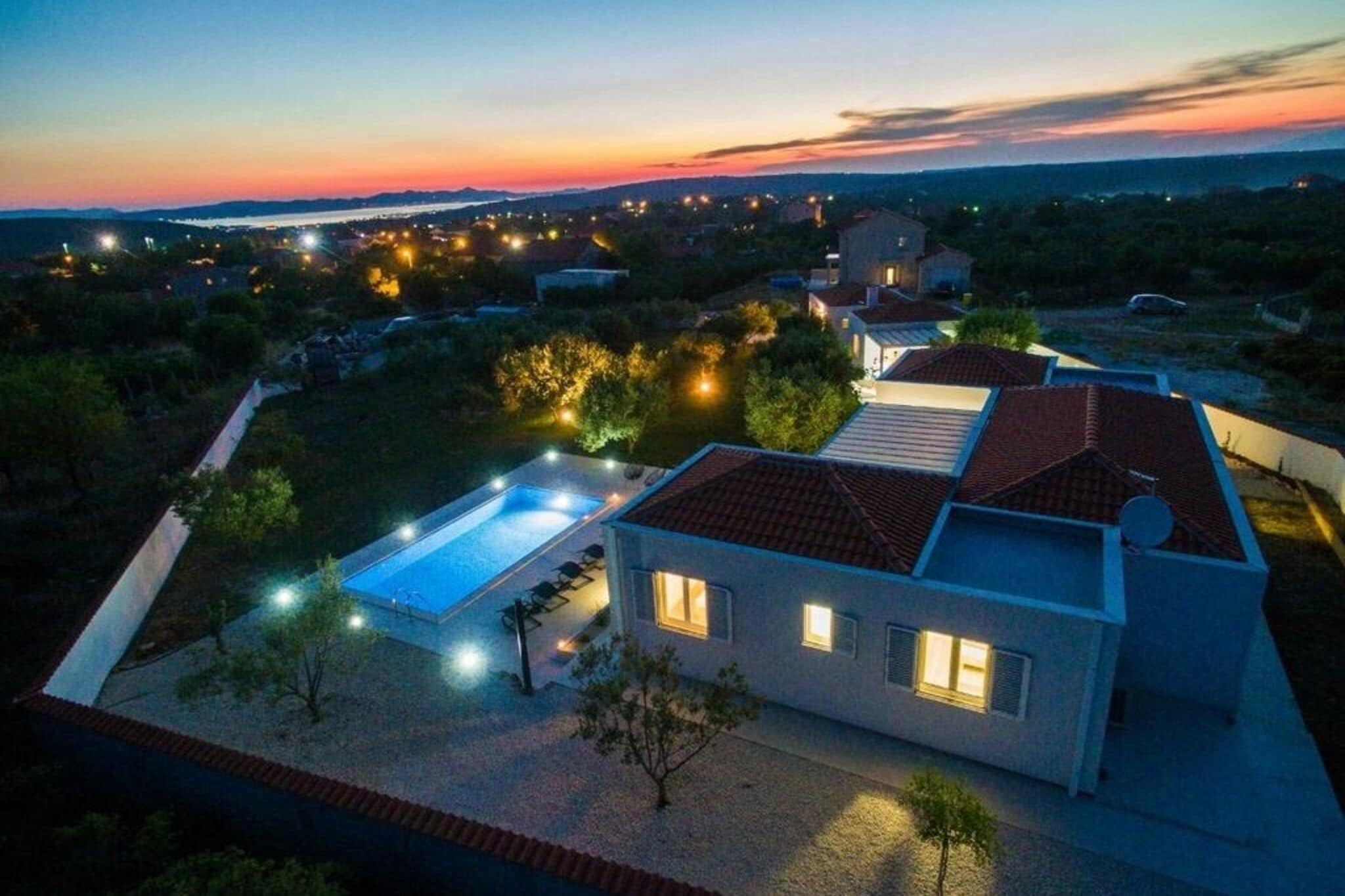 Luxuriöse Villa in Debeljak mit Schwimmbad
