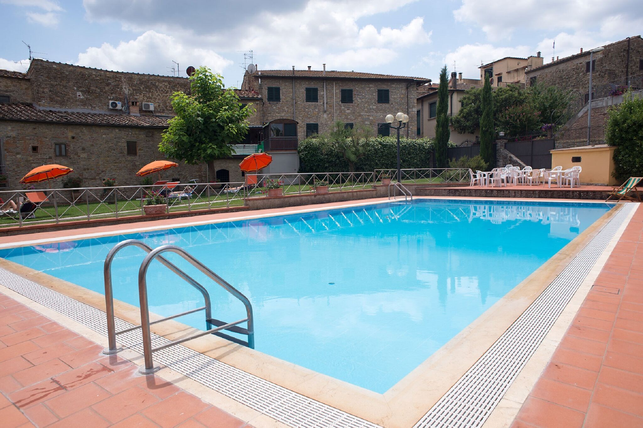 Appartement in San Donato in Poggio met gedeeld zwembad