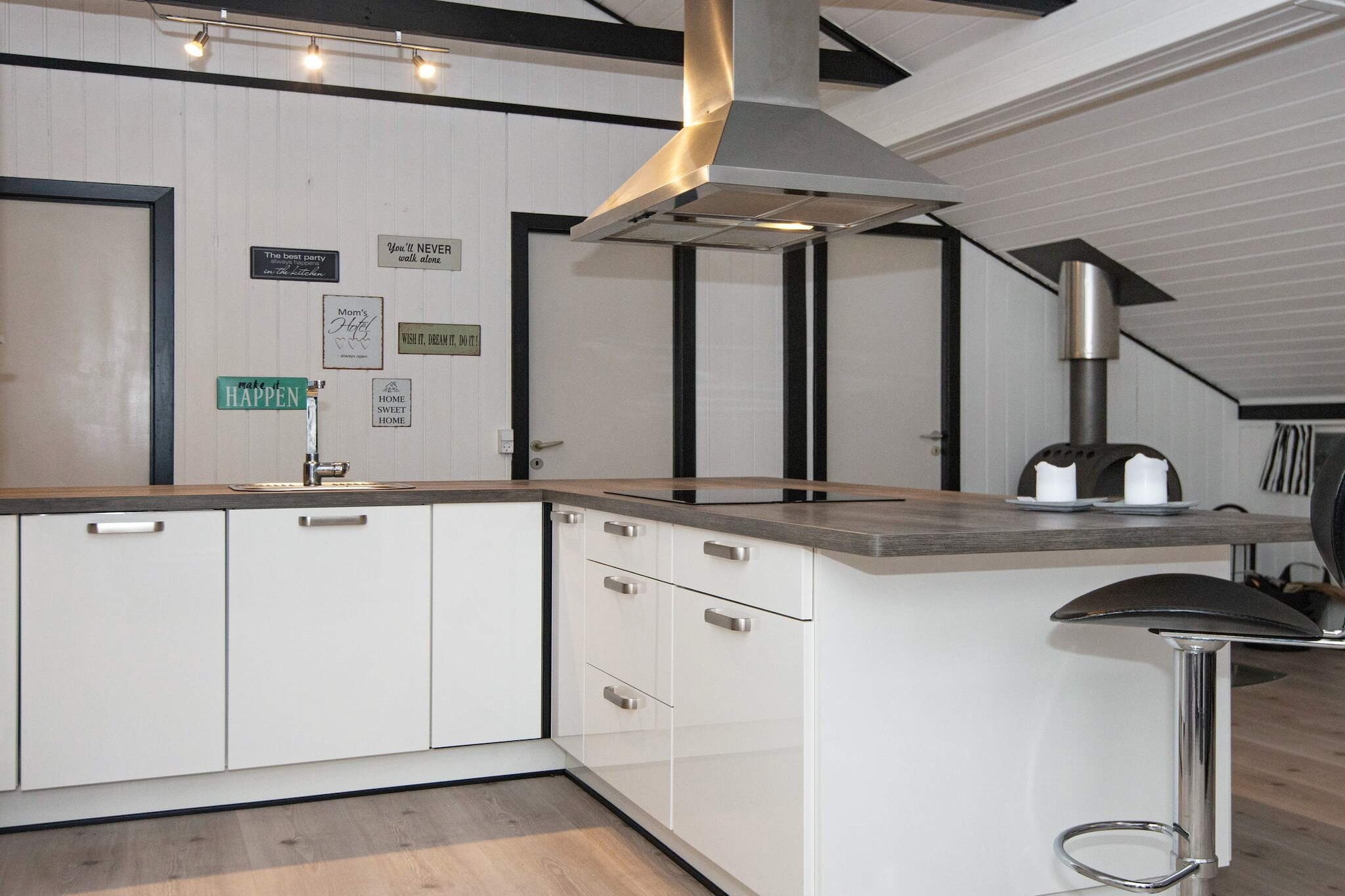 Bright and well-appointed cottage located on a lovely child-friendly plot with space for ball games and play. The cottage is centrally located in Arrild Ferieby close to shopping, restaurant, playground, fishing lake and not least the swimming pool with South Jutland's longest water slide. The cottage is spacious and contains a kitchen in open connection with the living room, where there is a wood burning stove and access to a nice southwest-facing terrace, two bedrooms and a bathroom with shower. An energy-saving air / air heat pump has been installed, which ensures a good indoor climate all year round.
A refundable deposit might be charged closer to your check-in date. This deposit covers utilities consumed during your stay and any additional services that may be taken. The final amount will be adjusted based on actual meter readings, actual usage of extra services, and any remaining balance will be refunded within 21 days after checkout.