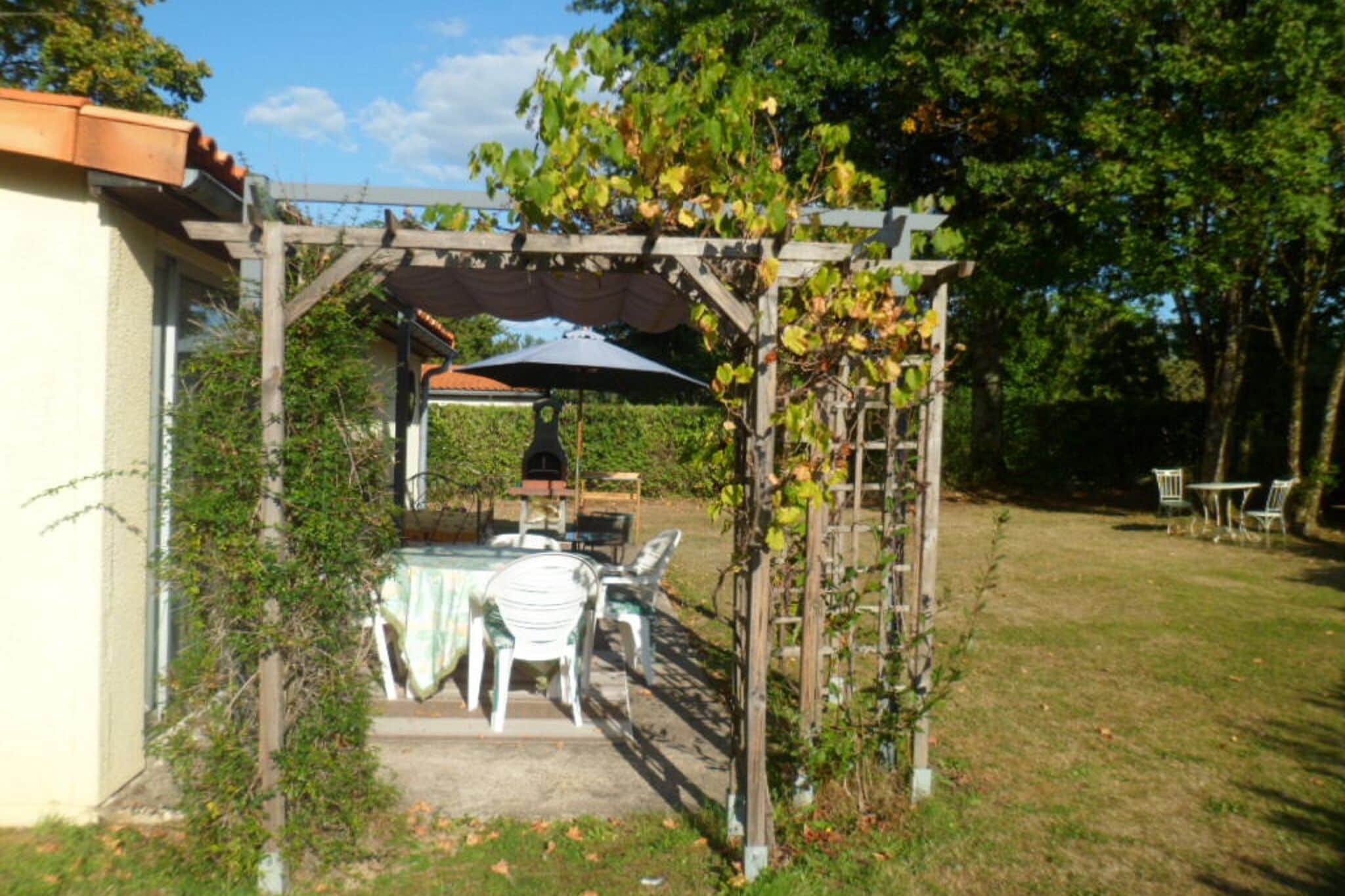 ﻿Belle maison avec jardin près du Périgord Limousin