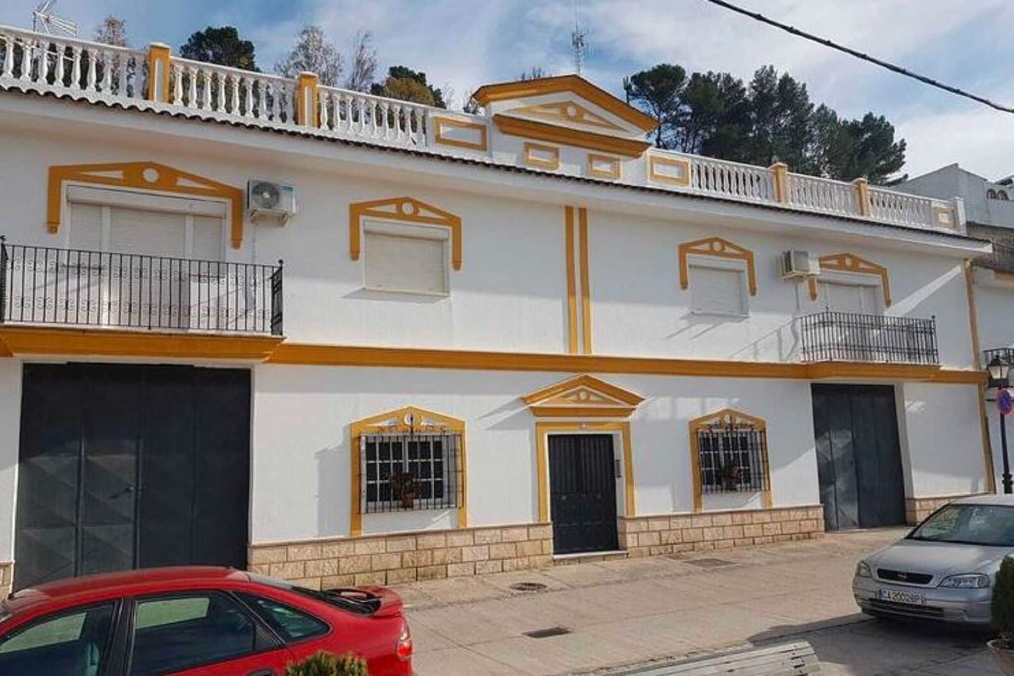 Quaint Holiday Home in El Bosque near the Forest