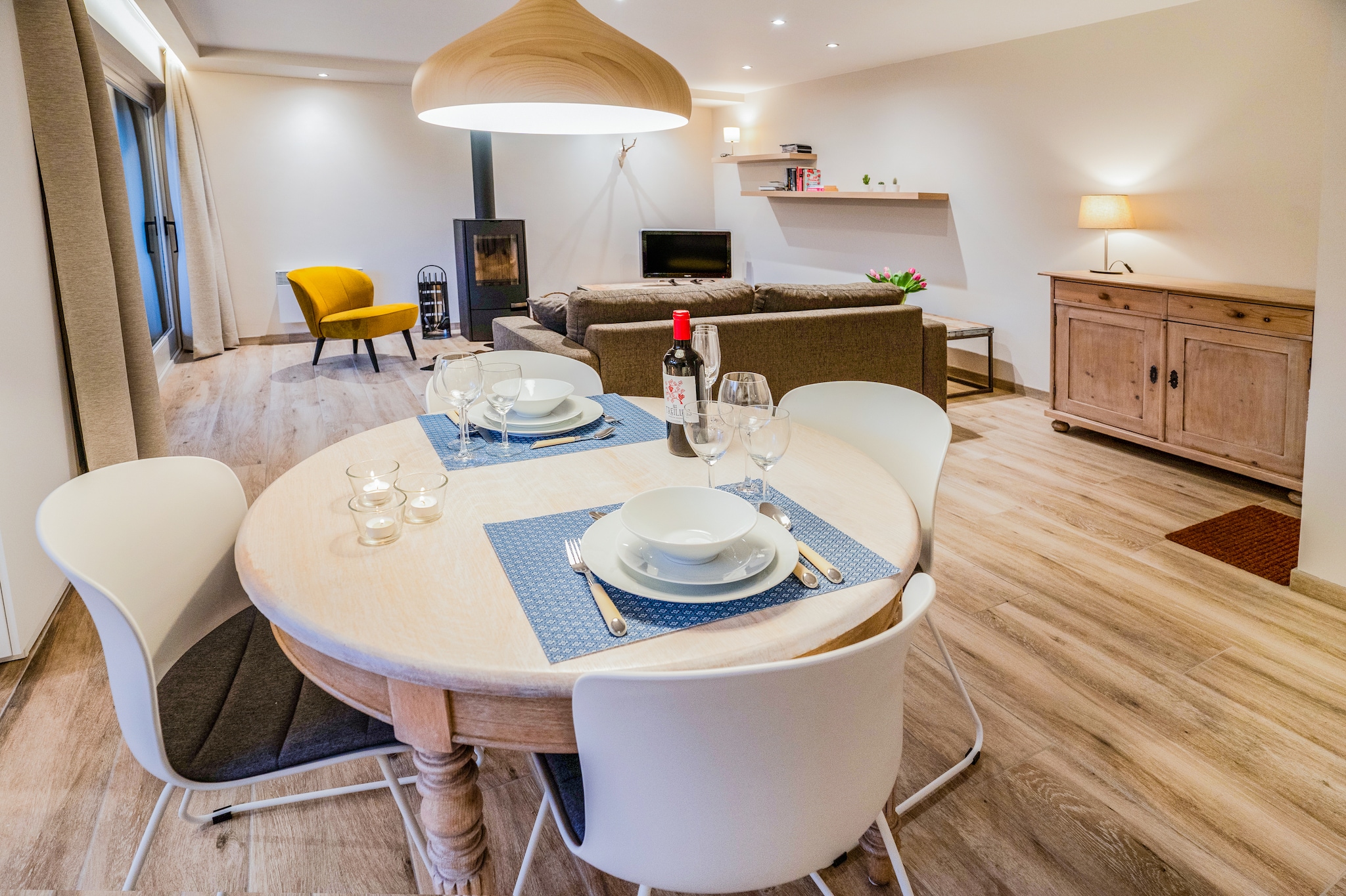 Charme des Chenets-Dining room