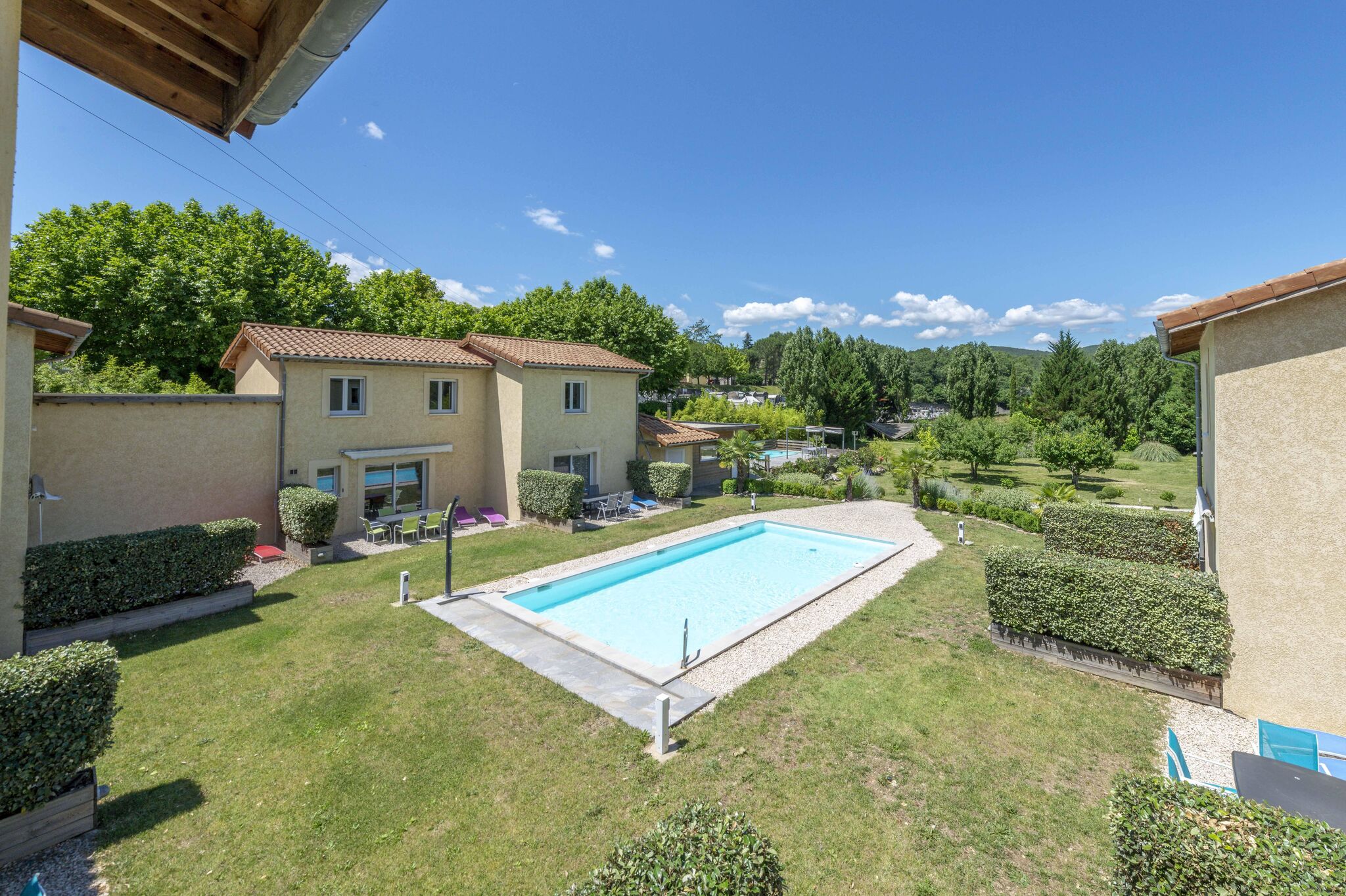 Sfeervol vakantiehuis in Gagnières met een zwembad