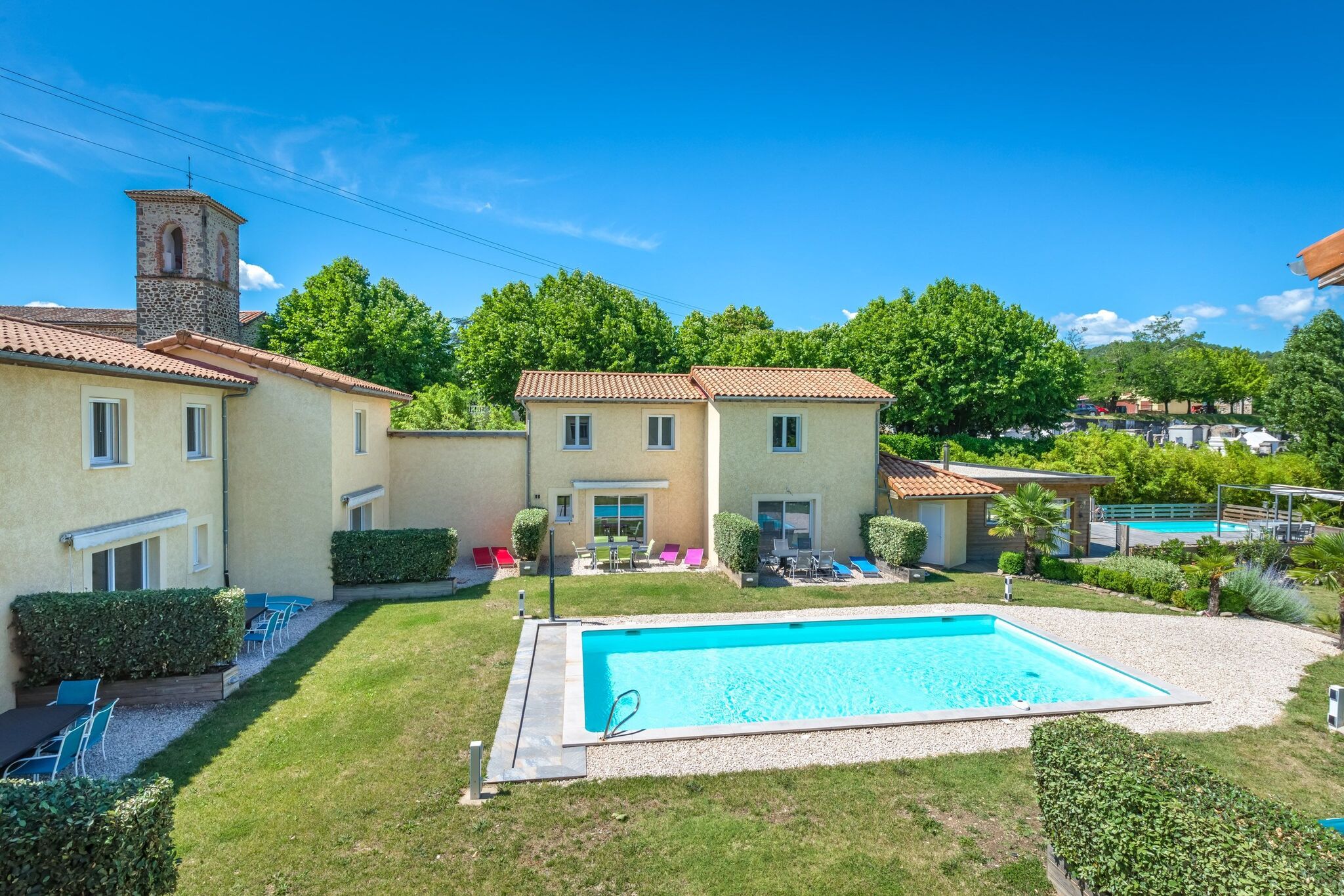 Prachtig vakantiehuis in Gagnières met een zwembad