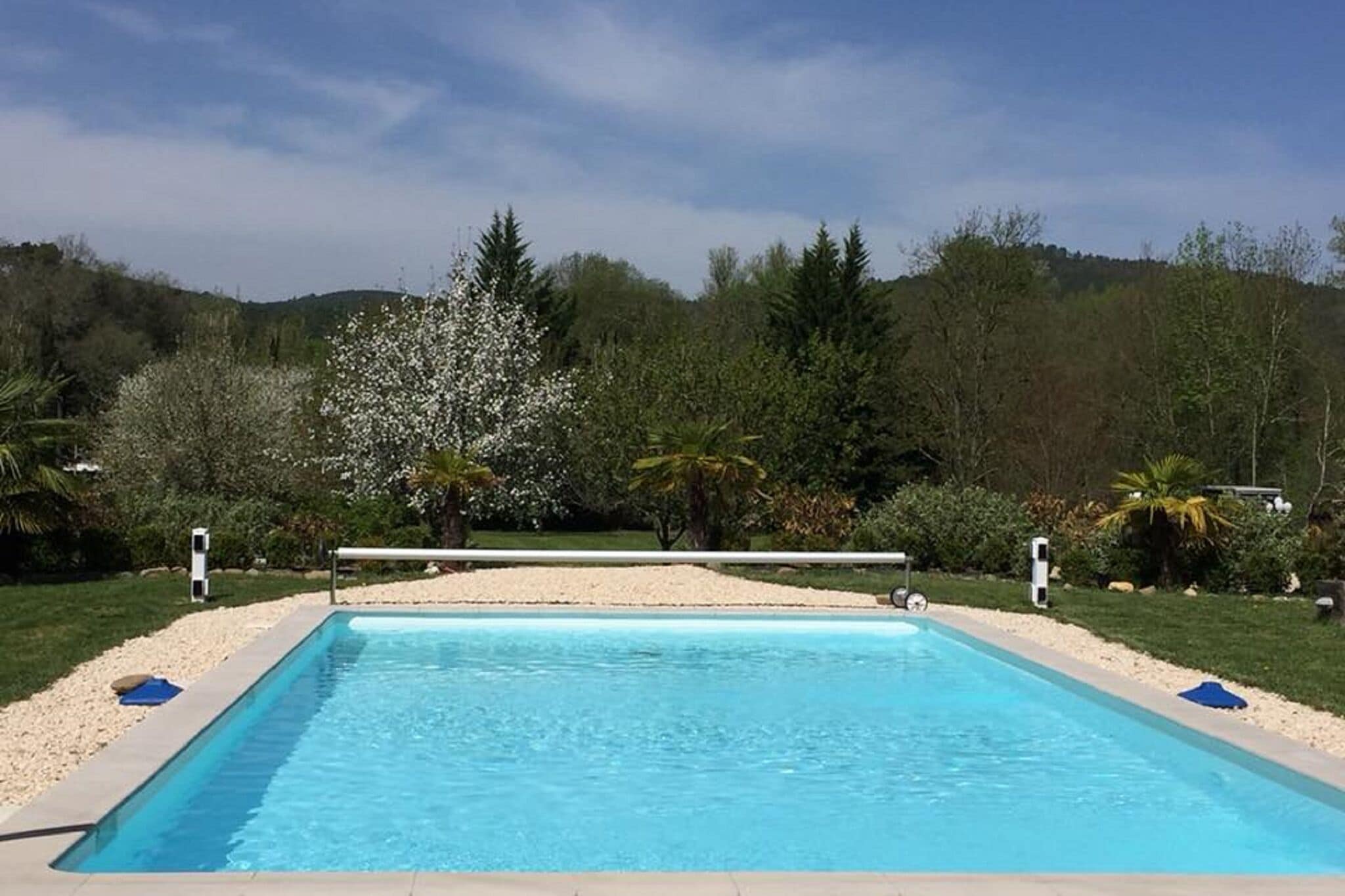 Modern vakantiehuis in Gagnières met een zwembad