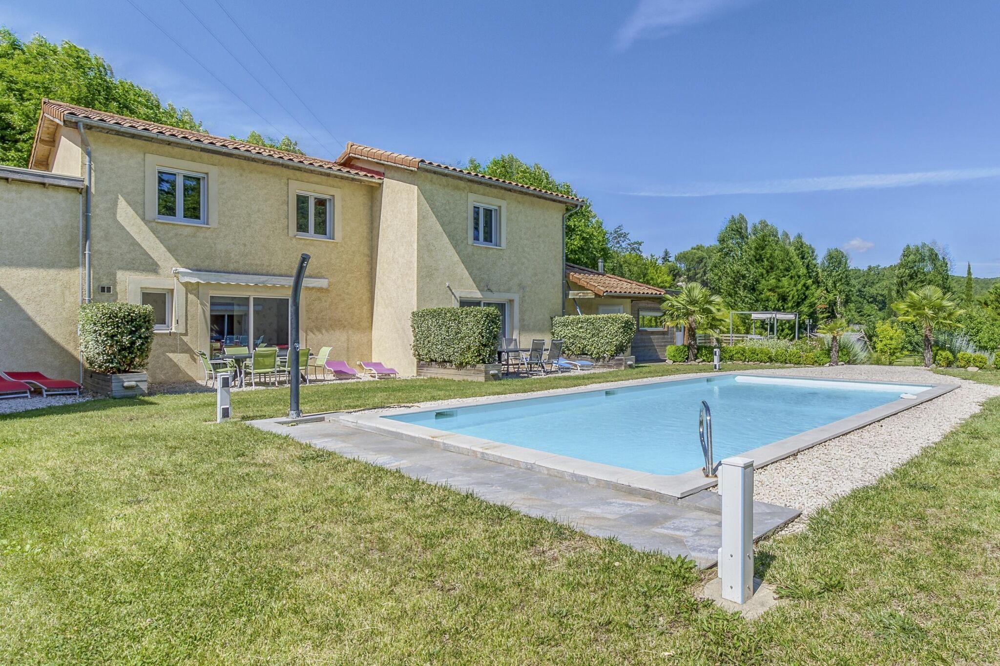 Fijn vakantiehuis in Gagnières met een zwembad