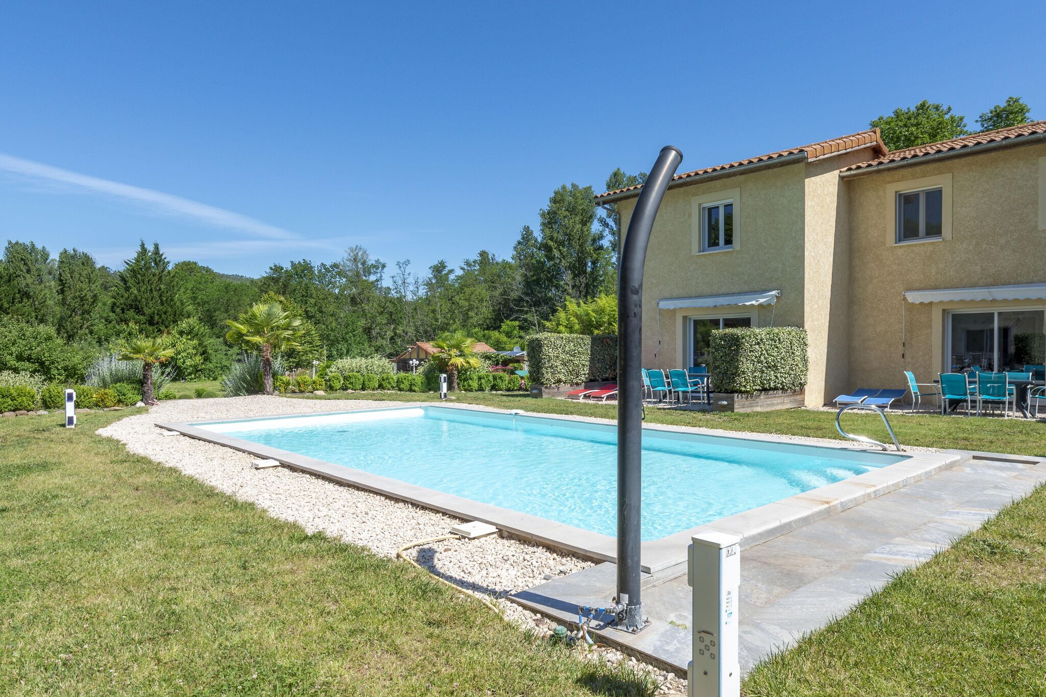 Gezellig vakantiehuis in Gagnières met een zwembad