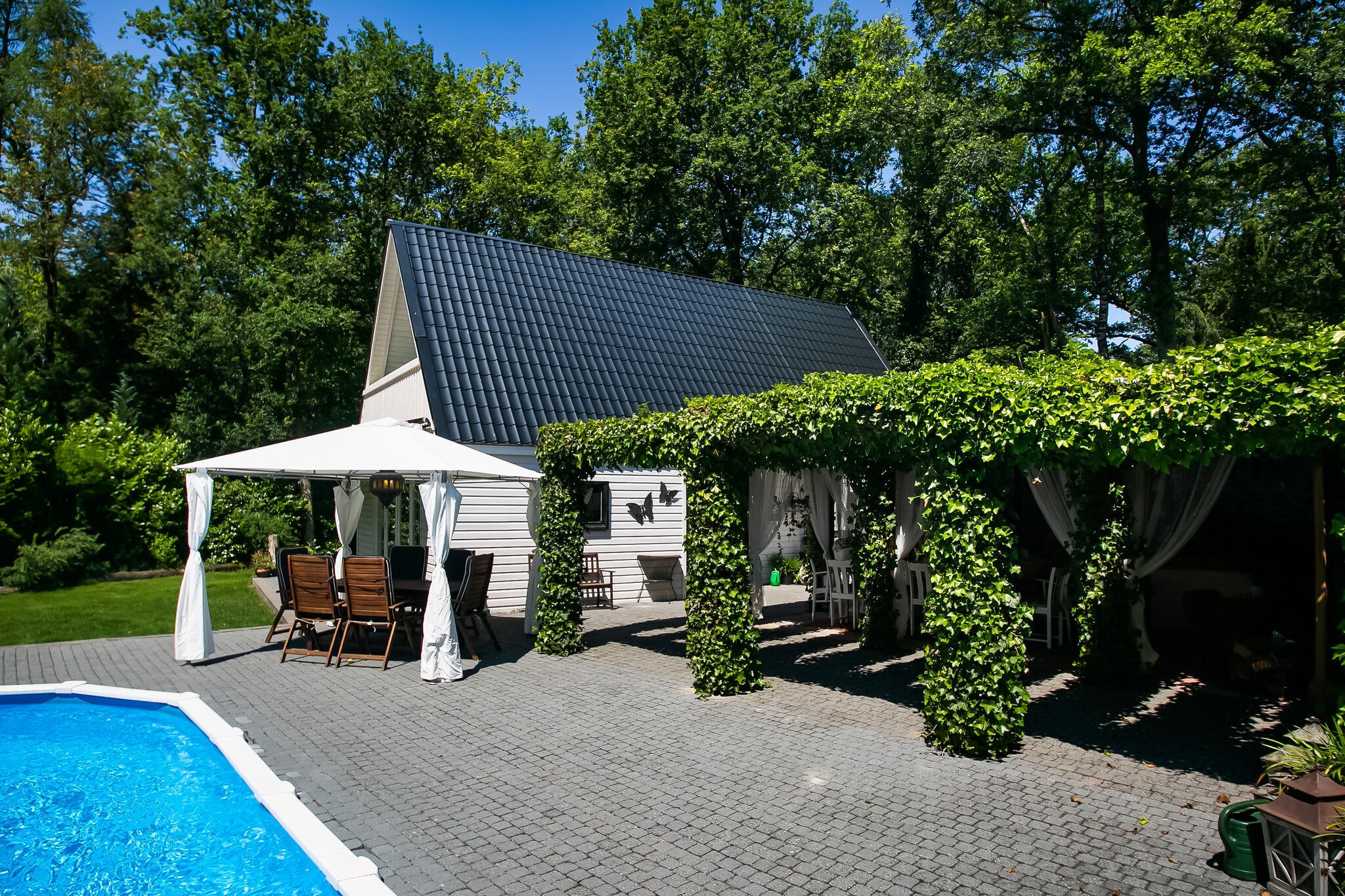 Villa in Wateren with covered terrace