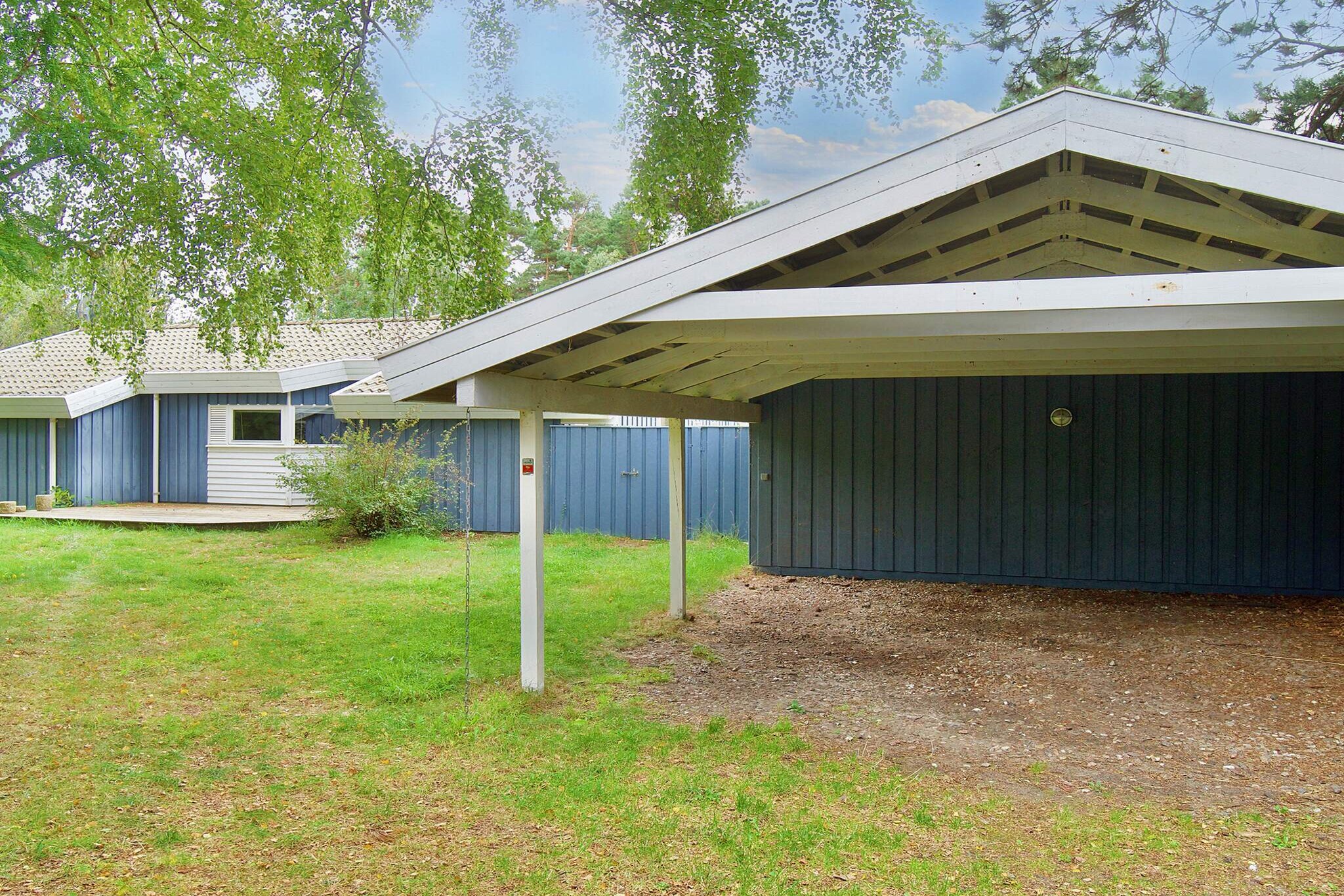 Internet Access DSL, open kitchen(cooker(electric), hood, coffee machine, microwave, dishwasher, fridge-freezer), Living/bed room(TV, high chair), bedroom(double bed, cot), bedroom(2x single bed), bedroom(double folding bed), bathroom(floor heating)(tumble dryer, bathtub or shower, washbasin, toilet, washing machine), carport, Bubble bath(indoor, heated, 2 persons), sauna(indoor, heated, 4 persons), heating(electric), terrace, BBQ