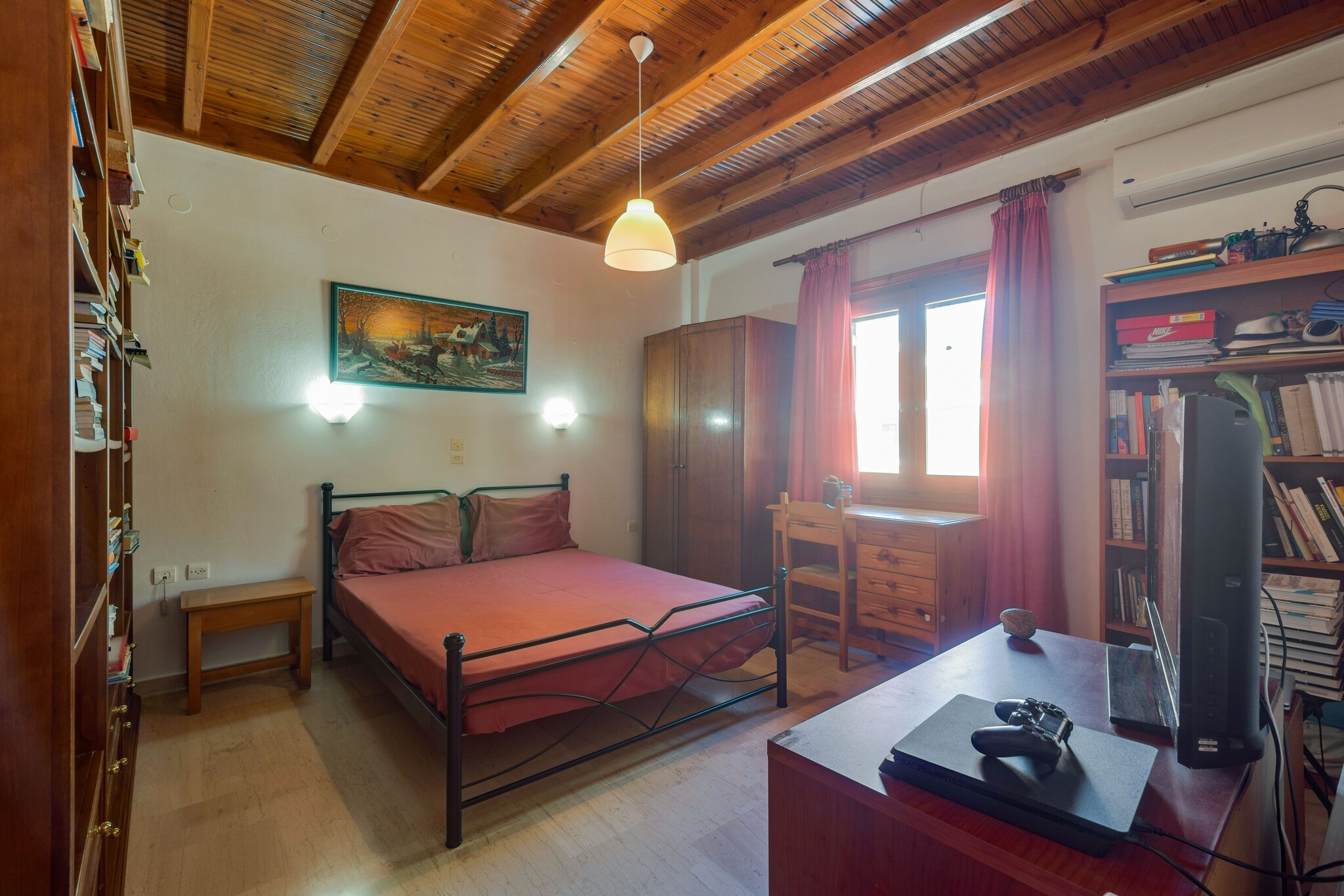 Ground floor: (Living room(TV, fireplace), Kitchen(cooker, hood, oven, fridge), bedroom(double bed), bedroom(double bed), bedroom(single bed, single bed), bathroom(toilet), bathroom(shower, toilet, hairdryer))\n\nair conditioning, garden, garden furniture, solar energy