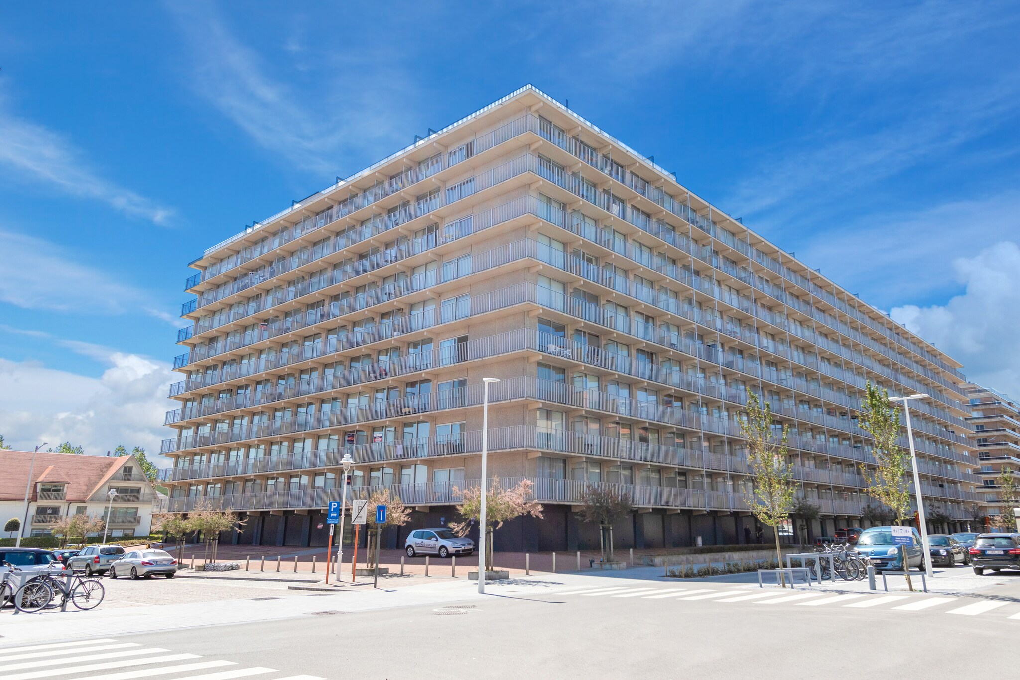 Zeer aangenaam mooi appartement in Nieuwpoort met een balkon van 16 m: zon 's avonds en 's ochtends